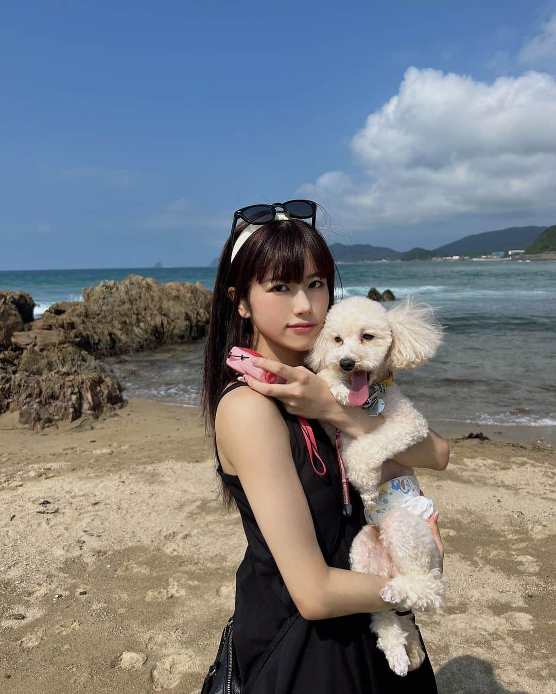 沖楓花さんのインスタグラム写真 - (沖楓花Instagram)「With my dog.🌊🏖  ᥫᩣ夏の思い出が増えました‪︎ᥫᩣ  #sea #fukuoka #itoshima #dog #海 #家族旅行 #福岡」8月13日 18時26分 - okifuka_official