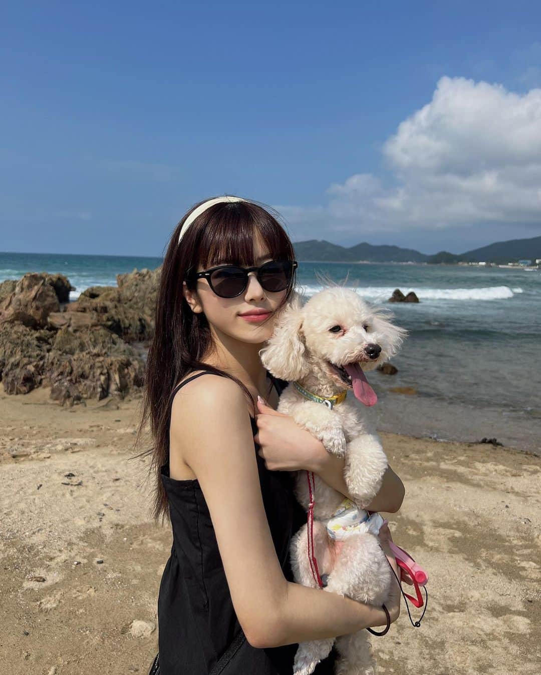 沖楓花さんのインスタグラム写真 - (沖楓花Instagram)「With my dog.🌊🏖  ᥫᩣ夏の思い出が増えました‪︎ᥫᩣ  #sea #fukuoka #itoshima #dog #海 #家族旅行 #福岡」8月13日 18時26分 - okifuka_official