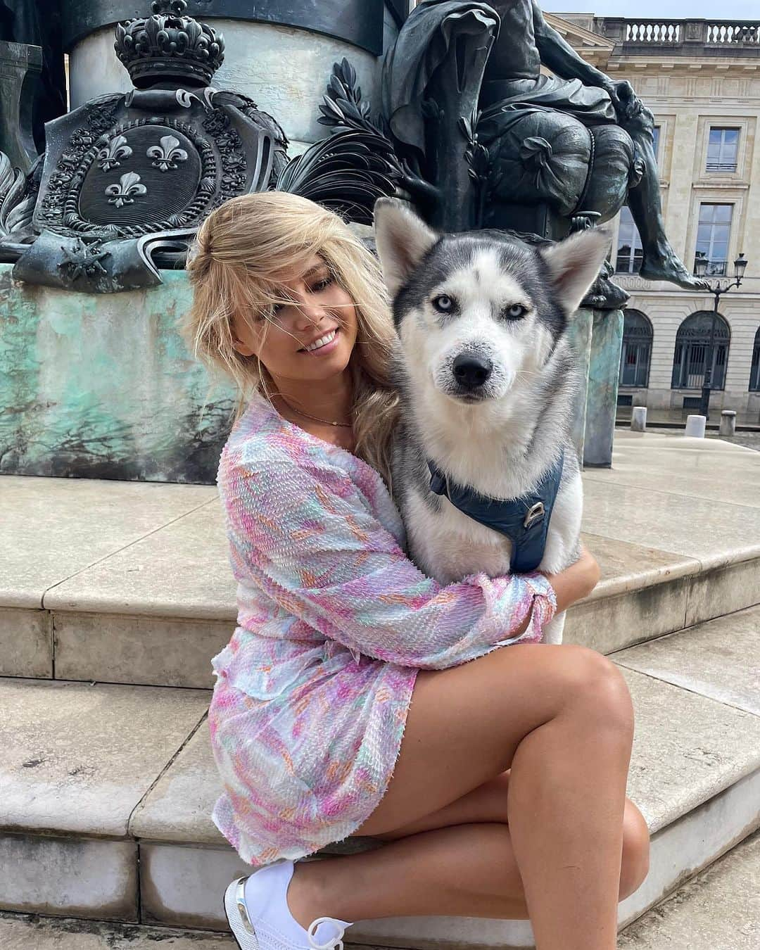 Kristina Kots Gotlibのインスタグラム：「Коротко о Хаски-бандитская собака) #хаски #huskylove #husky #summer2023 #été #été2023 #lovedogs #iro #france」