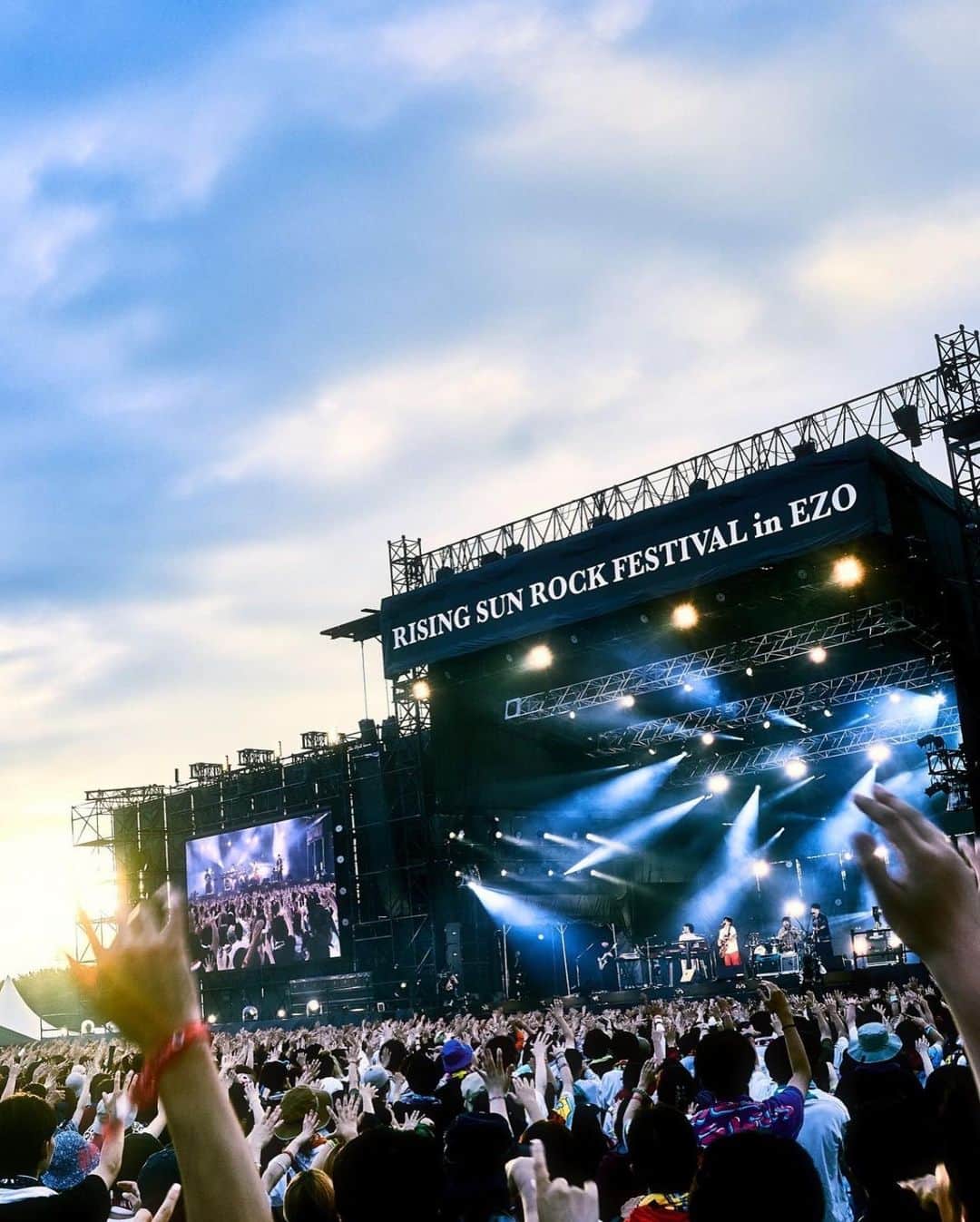 長谷川大喜さんのインスタグラム写真 - (長谷川大喜Instagram)「"RISING SUN ROCK FESTIVAL 2023 in EZO" ありがとうございました。 初めて夜空から日の出までの瞬間に音を鳴らしていた1時間のステージでした。 そんな感動をサウンドにのせてお届けしました。 最高のフェスや。 photo: @imdaisukesakai」8月13日 18時49分 - hasegawawadaiki