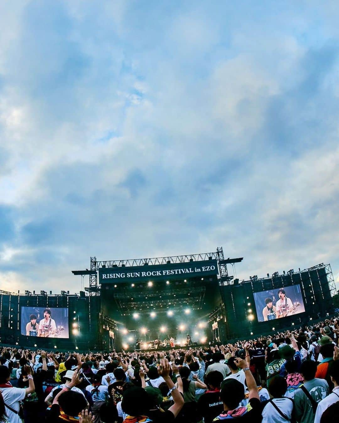 長谷川大喜さんのインスタグラム写真 - (長谷川大喜Instagram)「"RISING SUN ROCK FESTIVAL 2023 in EZO" ありがとうございました。 初めて夜空から日の出までの瞬間に音を鳴らしていた1時間のステージでした。 そんな感動をサウンドにのせてお届けしました。 最高のフェスや。 photo: @imdaisukesakai」8月13日 18時49分 - hasegawawadaiki