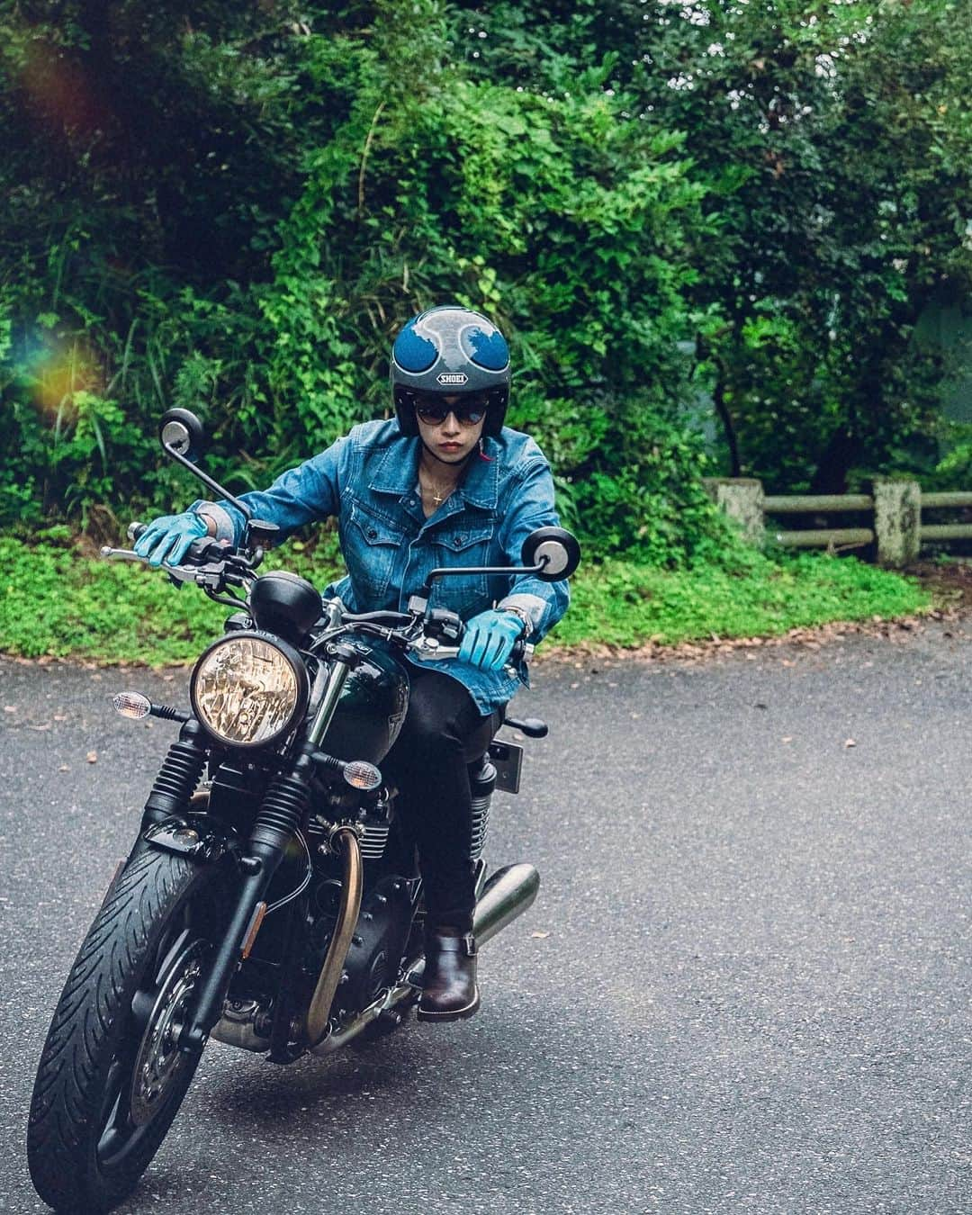 Garu chan（ガルちゃん）さんのインスタグラム写真 - (Garu chan（ガルちゃん）Instagram)「🏍️+☔️＝  #バイク好きな人と繋がりたい #バイク女子 #バイク女子と繋がりたい  #バイクのある生活  #🏍 #motorbike #バイク #バイクのある風景  #ガールズバイカー　#バイク王取材 #バイク王女子ライダー部」8月13日 18時53分 - garuchan01