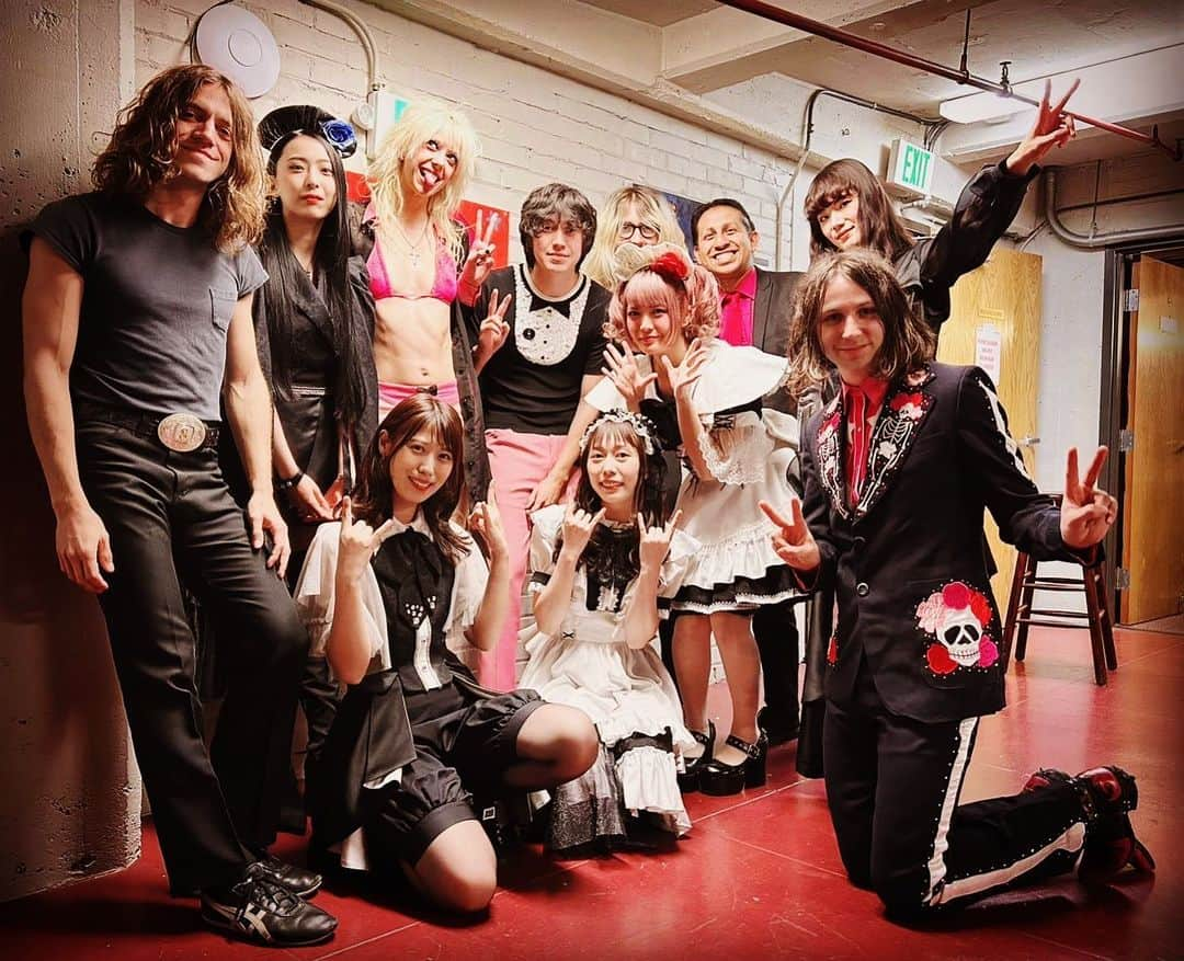 MISAさんのインスタグラム写真 - (MISAInstagram)「I had the pleasure of spending four shows with Starcrawler.  Thank you so much. Their concert was amazingly cool and I was soooooo excited.  #starcrawler #bandmaid」8月13日 18時55分 - misa_bandmaid