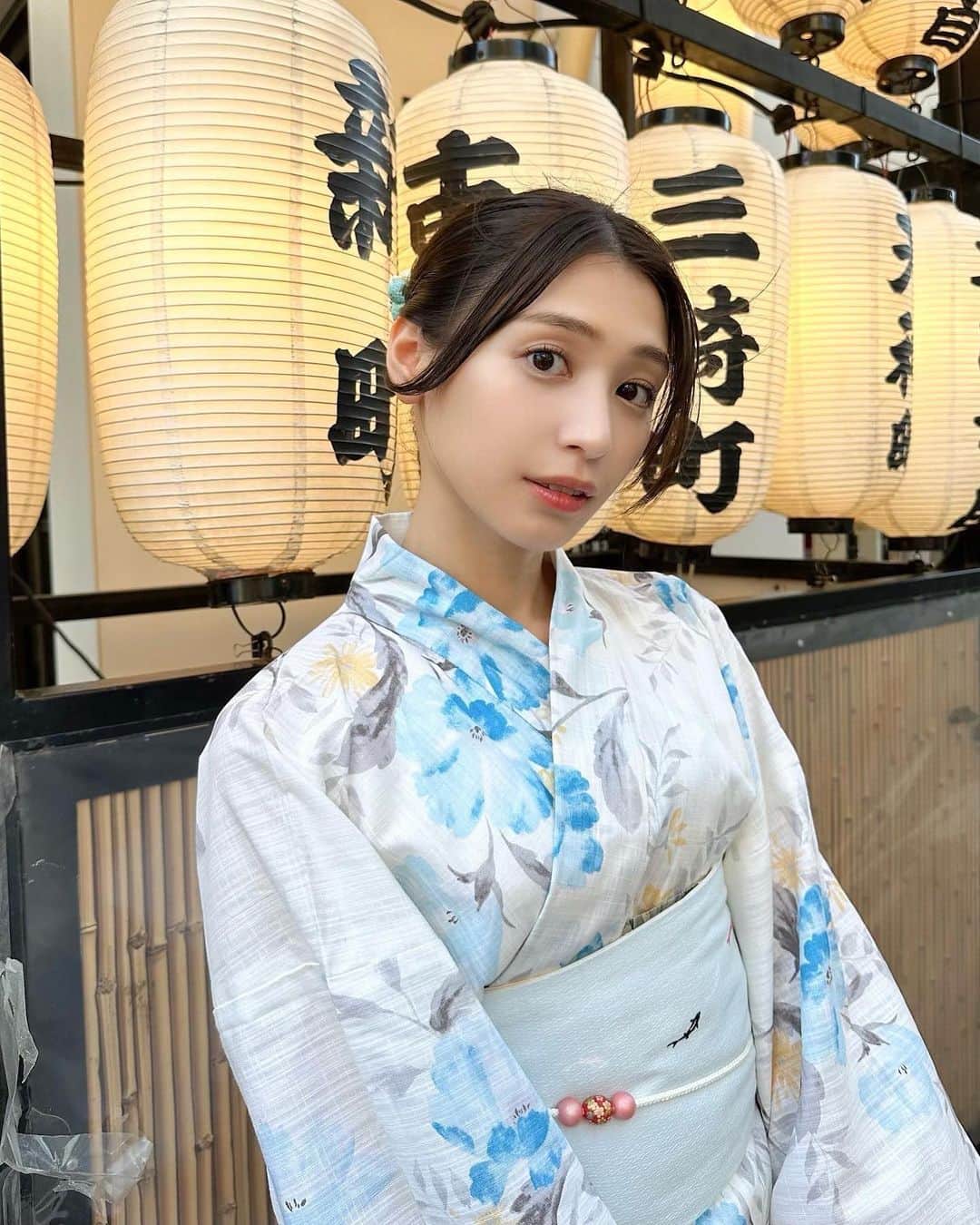 椚ありさのインスタグラム：「⠀ 今年の浴衣は白でした🤍 お祭りがなんだか懐かしい感じがしてわくわくした🎐」