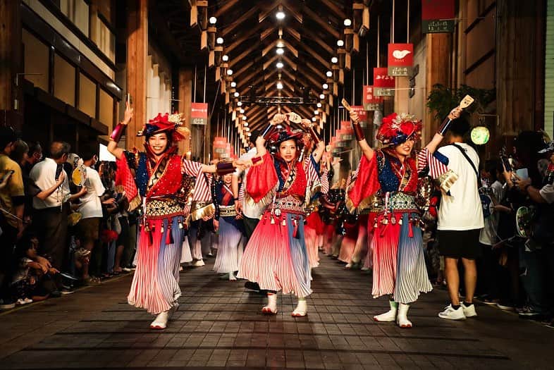 KARIN さんのインスタグラム写真 - (KARIN Instagram)「👩🏻‍🎤👩🏻‍🎤👩🏻‍🎤 今回一緒に踊ったゆーかとあおさん 一緒にリハして飛行機乗って踊って泊まってってするのが久しぶりで嬉しかったなあ ドリームTEMPURA KIDZでしたね  #よさこい #高知 #ddよさこい #よさこいdd #tempurakidz #踊り子」8月13日 18時57分 - karin.tempurakidz