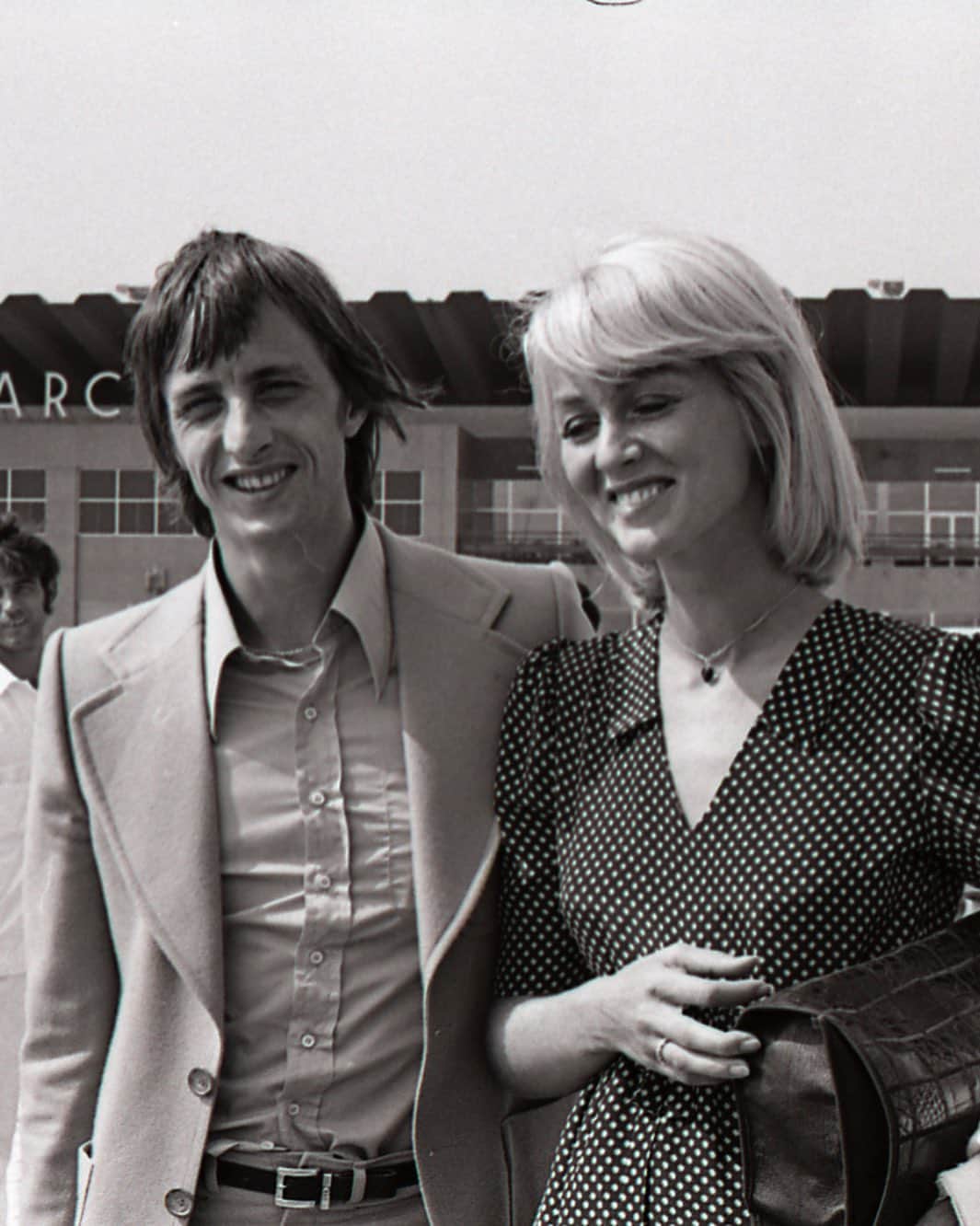 ヨハン・クライフさんのインスタグラム写真 - (ヨハン・クライフInstagram)「13 August 1973, the day @johancruyff was signed  50 anys del fitxatge de Johan Cruyff com a jugador del Barça  50 años del fichaje de Cruyff」8月13日 19時00分 - johancruyff