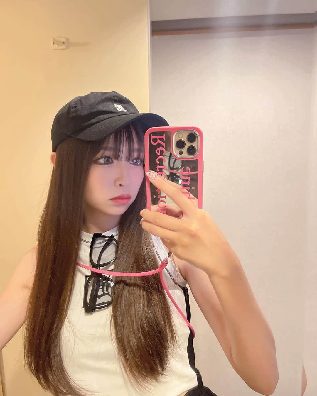 のインスタグラム：「⁡ 最近のスマホケースは @etoilee さん🫶🏻 ショルダーはやっぱ楽ですね～～ ミラーだからちょこっとメイク直し出来るのも有難い🙏🏻🩷 ⁡ #Popteen #専属モデル #jc3 #中学3年生 #せらぴー #土屋惺来 #甘ぎゃる #エーライツ #エーライツ所属 #エーチームグループ」