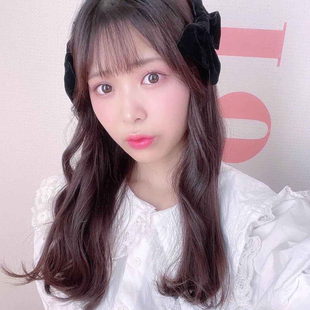 安田桃寧のインスタグラム：「自撮り久しぶり♡  . . . #フレンチガーリー #frenchgirly #girly #girlyfashion #ガーリー #リボン #ベロアリボン #shein」