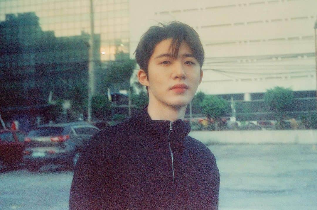 B.I（キム・ハンビン）のインスタグラム：「😌」