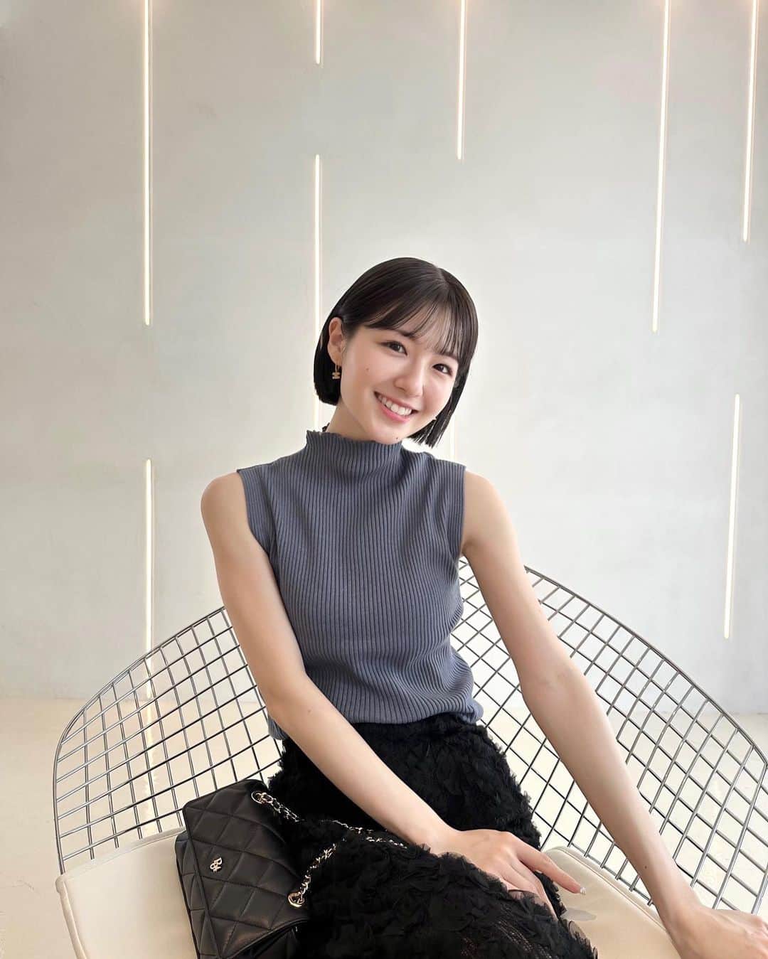 糸原美波さんのインスタグラム写真 - (糸原美波Instagram)「👕🪩  @ohotoro_official のリブニット。  生地が柔らかくて オールシーズン使えるニット。 ずっと気になってたブランドさん♡  そして先日、 @christinaginza さんで お肌が日焼け気味だったので 水光注射して頂きました 💉✨ お肌がトーンupして 栄養たっぷり補給できるので大好きな施術。 ありがとうございました♡  眉毛は @une_fleur_aimi さんに 整えてカラーして頂きました。 いつもありがとうございます 🫱🏻‍🫲🏼  #ohotoro #lilybrown #paris64 #美容day #水光注射 #眉毛サロン」8月13日 19時08分 - minami_itohara