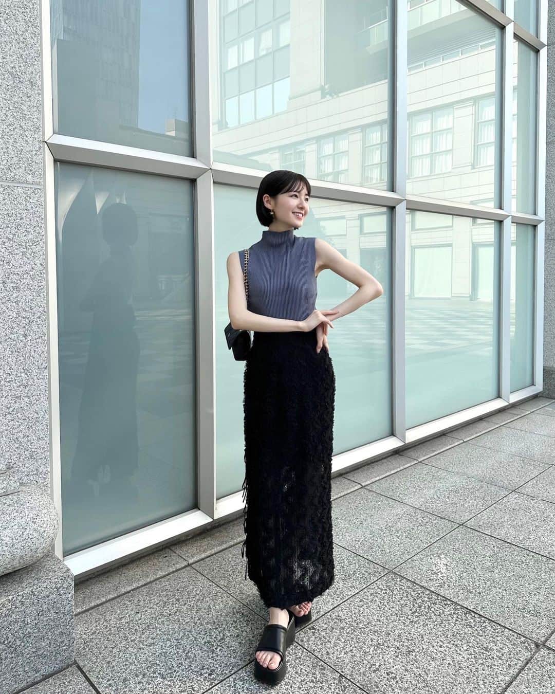 糸原美波さんのインスタグラム写真 - (糸原美波Instagram)「👕🪩  @ohotoro_official のリブニット。  生地が柔らかくて オールシーズン使えるニット。 ずっと気になってたブランドさん♡  そして先日、 @christinaginza さんで お肌が日焼け気味だったので 水光注射して頂きました 💉✨ お肌がトーンupして 栄養たっぷり補給できるので大好きな施術。 ありがとうございました♡  眉毛は @une_fleur_aimi さんに 整えてカラーして頂きました。 いつもありがとうございます 🫱🏻‍🫲🏼  #ohotoro #lilybrown #paris64 #美容day #水光注射 #眉毛サロン」8月13日 19時08分 - minami_itohara