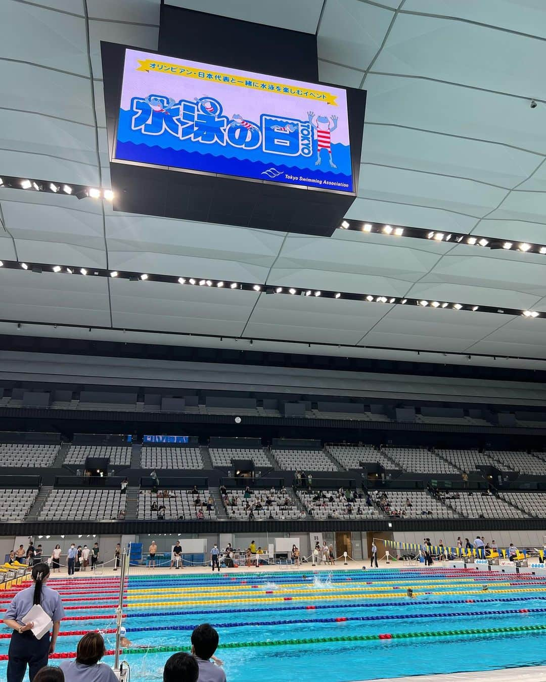 北島康介のインスタグラム：「🏊‍♀️水泳の日🏊‍♂️  ご参加頂いた皆様ありがとうございました。 今回もたくさんのオリンピア、日本代表の方にお手伝い頂き、水泳の楽しさと魅力を体験して頂きました。  「水泳の日」がスポーツの普及振興とスポーツ通じた豊かな生活の一助となる事を願っております。  @tokyoswim  @kitajimaquatics   #水泳の日  #東京都水泳協会  #水泳」