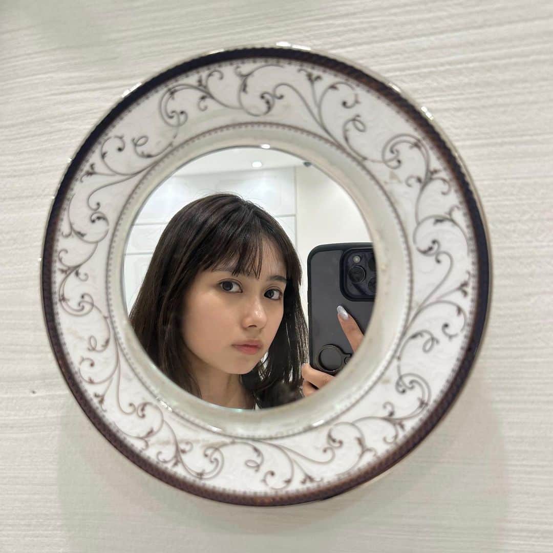 黒崎レイナのインスタグラム：「鏡」