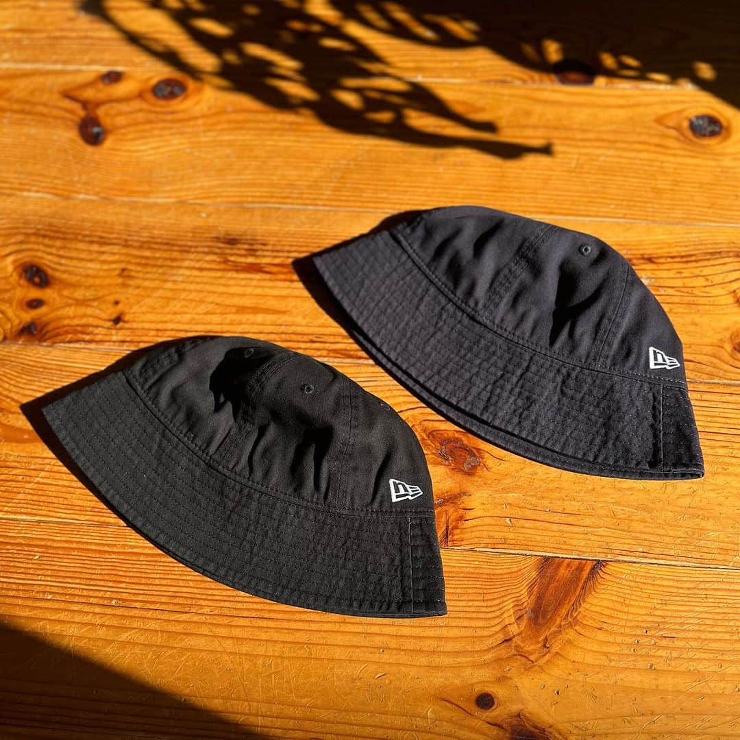 宇野薫のインスタグラム：「エクスプローラー セーラーブリム  Sailor Brim Bucket ブラックとネイビー  アメリカ海軍セーラーハットの独特なシルエットがエクスプローラーになったなんて最高です!!  #UNOHAT #UNOCAP  #NEWERA #NEWERACAP #ニューエラ #ニューエラキャップ  #ただの帽子好きです」