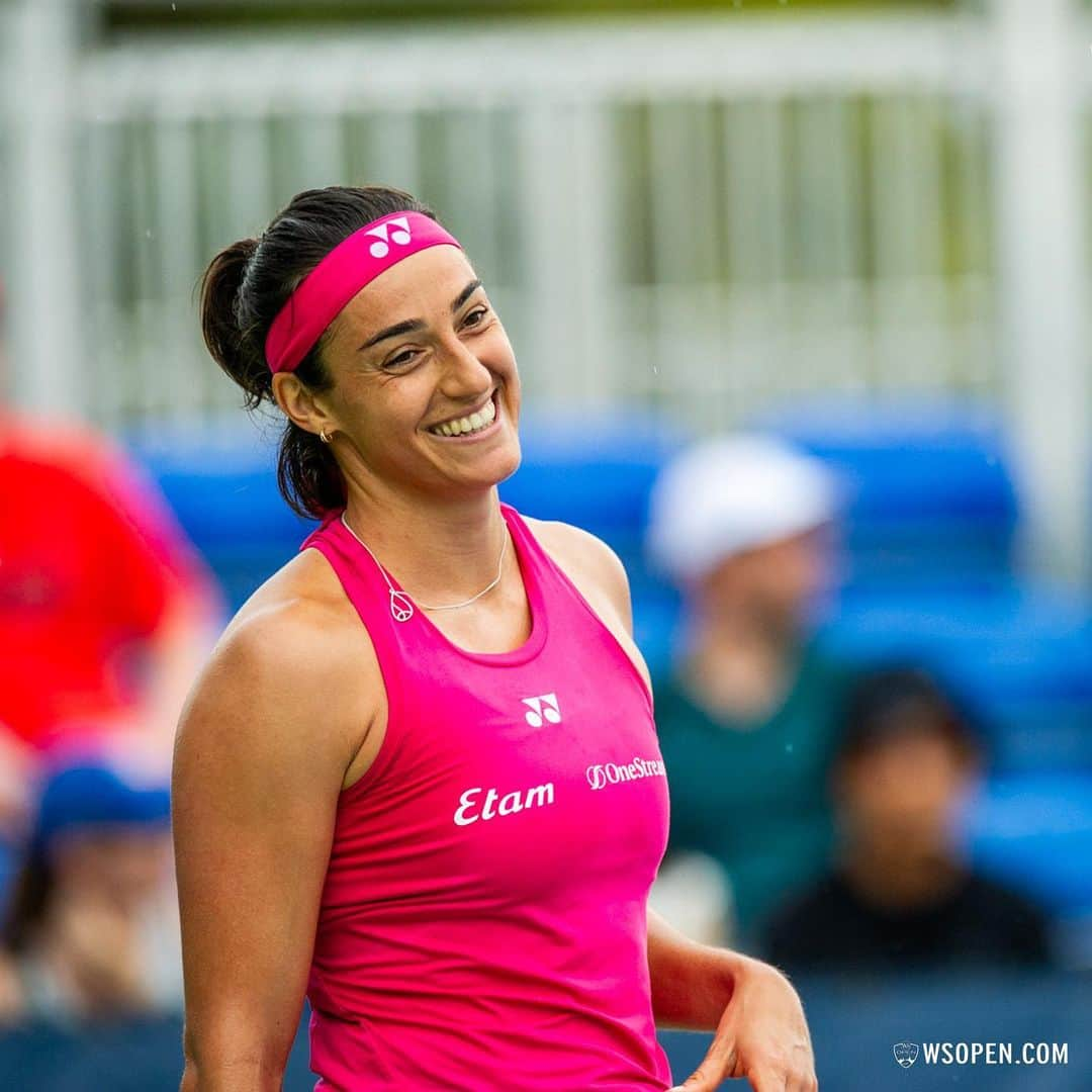 キャロライン・ガルシアのインスタグラム：「Pretty in pink at practice ✨  #CincyTennis」