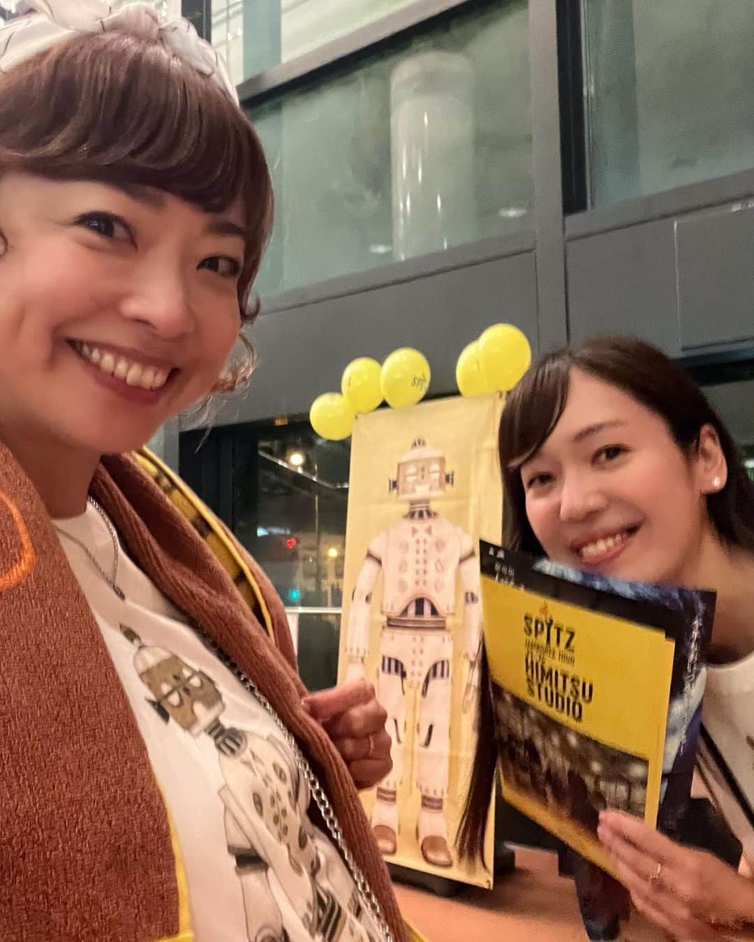 石橋美希さんのインスタグラム写真 - (石橋美希Instagram)「SPITZ JAMBOREE TOUR 23-24 “HIMITSU STUDIO“🍊🔧  先月、青森で行われたLIVEに ふじポンさんと参戦してきました🤖💛  初めての生スピッツ、生マサムネさん… 会場にスピッツが現れた瞬間、 神さまありがとう🙏 誘っていただいたふじポンさんありがとう🙏 という気持ちになりました🥹💛 生マサムネさんかっこよかった！！  歌声がどこまでも美しく伸びやかで 会場中がアルファ波で 包まれているのではないかというくらい 癒されました🥲🫧  仲良し4人のほのぼのトークも 可愛らしくておもしろくって ますますファンになりました☺️💗  次は会場でPが聴けますように🙏  #スピッツ #spitz #ひみつスタジオ #live #青森 #リンクステーションホール青森 #美しい鰭 #大好物 #岩手 #めんこいテレビ #アナウンサー #石橋美希」8月13日 19時27分 - miki_ishibashi_mit