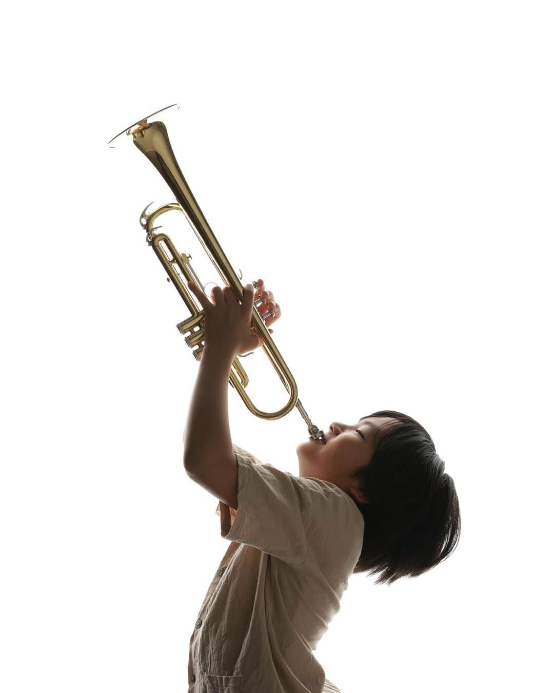 フォトスタジオタートルのインスタグラム：「🎺習い事フォト🎻  お子様の頑張ってる姿を 写真に残しませんか？✨  学校がお休みの夏休みにもぴったり🌱  楽器だったりは発表会などがないと なかなか写真を撮らないと思うので オススメです♪  七五三をお考えの方は一緒に 衣装も見れたりお話も聞けちゃいます！  習い事フォトは 撮影料3300円(税込)+写真代で 撮影できます✨  詳しくは店舗またはコールセンターまで お問い合わせください。  #フォトスタジオタートル  #スタジオタートル  #習い事 #習い事フォト #愛知写真館 #名古屋写真館 #フォトスタジオ #名古屋フォトスタジオ  #愛知フォトスタジオ」