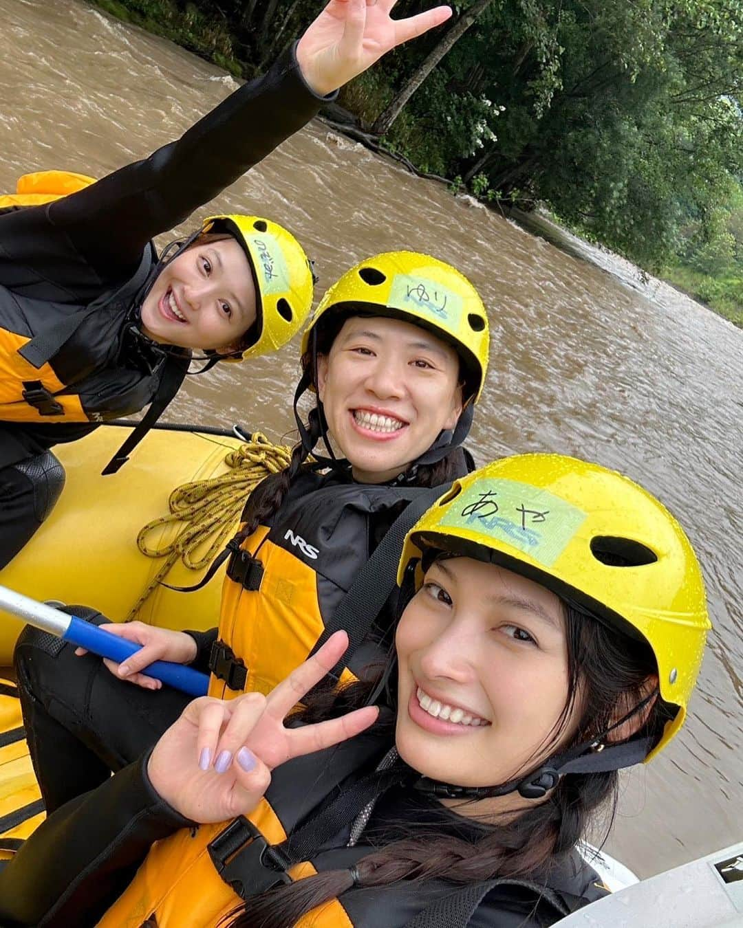 大政絢さんのインスタグラム写真 - (大政絢Instagram)「久しぶりにみんなで北海道旅行✈️行ってきました✨  楽しくて笑いすぎて、食べすぎてとても濃い旅になりました☀️  ラフティングも初めてやりましたが始まるまで大雨で緊張で震えてましたがやり終えるととても楽しかったー😂  北海道はやはり最高でした☀️ 地元が北海道で良かったと年々有り難さが増していきます✨ またすぐに帰りたい🍈✨  #北海道#北海道旅行」8月13日 19時35分 - aya_omasa_official