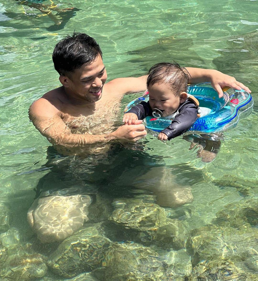 永山竜樹さんのインスタグラム写真 - (永山竜樹Instagram)「・  妻の母方の実家である高知へ🏖  栄樹も初めての海水浴を楽しんでくれました👶🏻  #高知県#柏島#海水浴デビュー #夏休み」8月13日 19時37分 - ryuju60