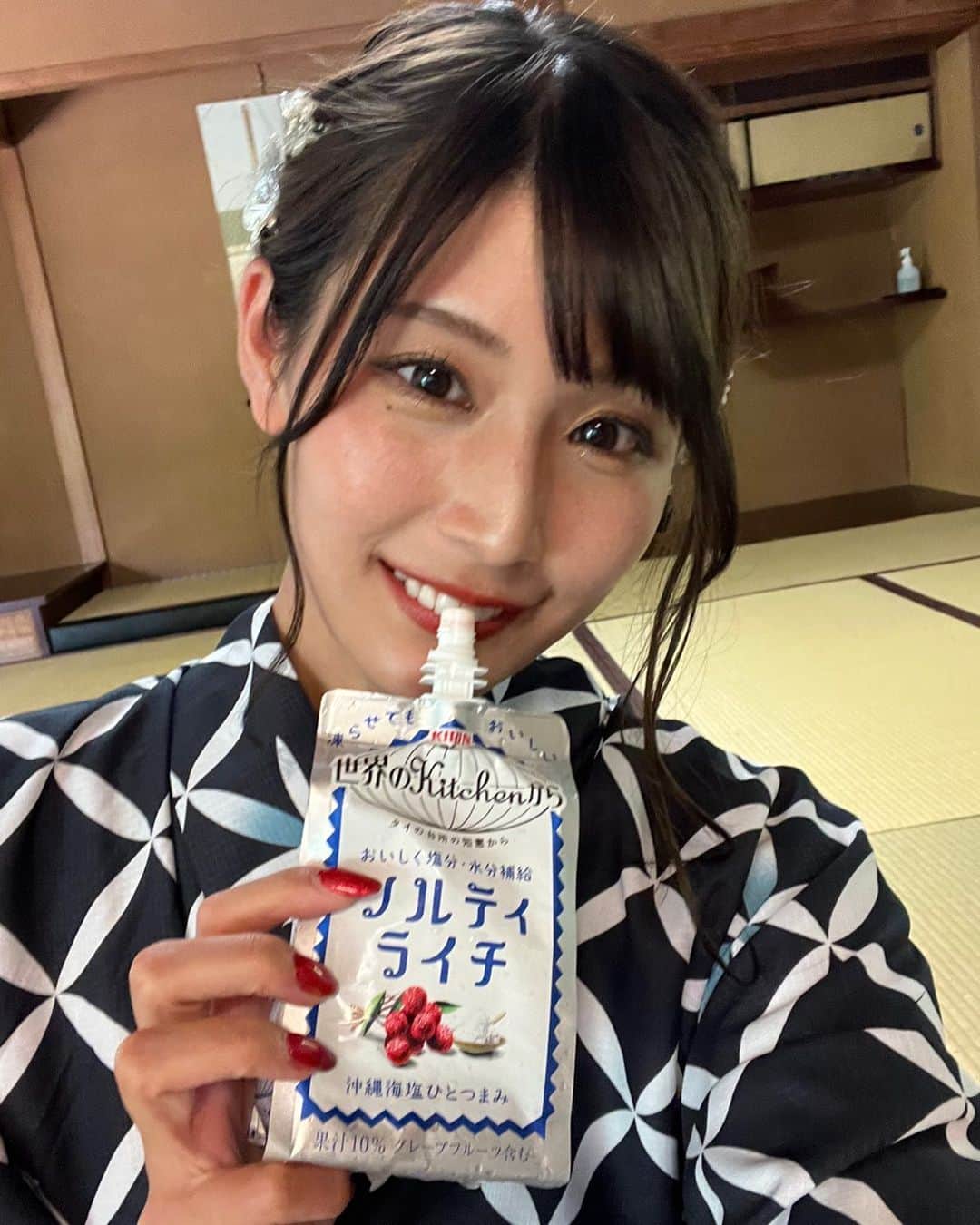 のインスタグラム：「撮影会ありがとうございました🥹！  1・2部も3・4部も思うように部屋を冷やせずすみませんでした😭！！ ずるっと体調崩してしまわないように水分と塩分美味しく補給して元気に過ごしてくださいね🥹  暑いのに第一に私を冷却してくださった皆様、本当にありがとうございました🙇‍♀️」