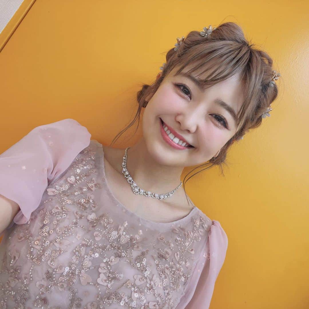 山下まみのインスタグラム：「#東京ディズニーリゾート40周年 #ドリームゴーラウンドインコンサート in 広島文化学園HBGホール🌈🌈🌈  広島は、BRA☆BRA FINAL FANTASYで来たぶりかな。 でも、龍が如くで何度も徘徊したので勝手な親近感があります。  お弁当のラッピングも個性豊かで最強でした。  帰り道に好きなお笑い芸人さんを目撃できてテンション上がりました。  岡山からの広島。 最高でした、ありがとうございました🌈」