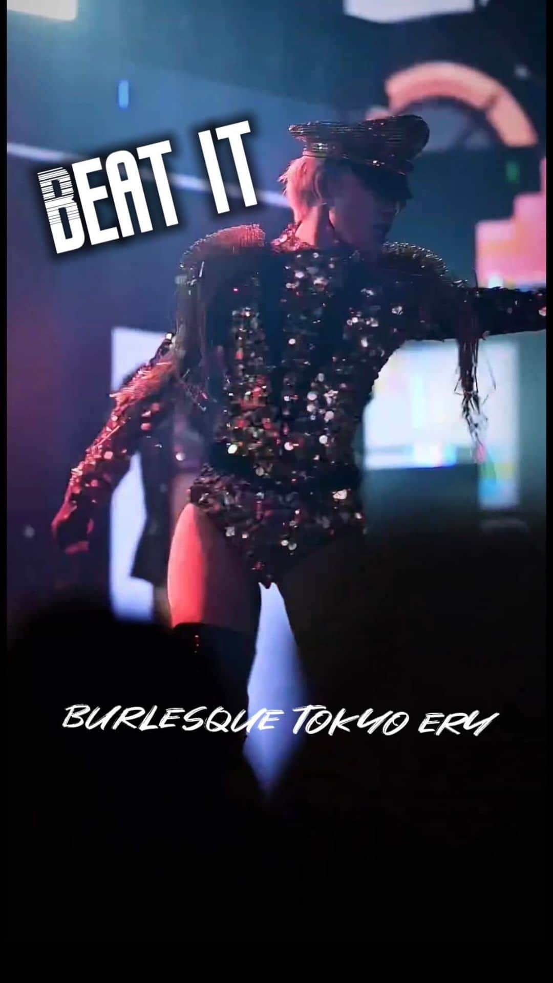 エリーのインスタグラム：「15日ルナミエさんの日から Beat itの新しいSHOWが..?! お楽しみに❤️‍🔥 ・ このバージョンも沢山の思い出がある。 大好きだった！！！ (衣装がバチバチ顔に当たって内心ビビってた人。笑) ・ #beatit#バーレスク東京#burlesquetokyo #michaeljackson」