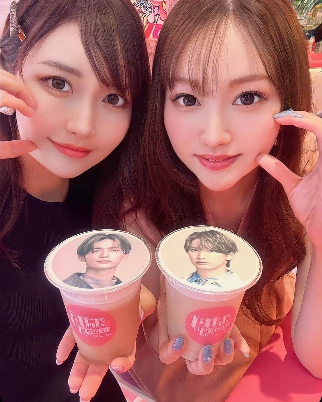 momoのインスタグラム：「道頓堀川沿いにある大阪の推し活カフェ @pink_kawaii_cafe で新アー写の丈きょへプリントしてもらった🫶🏻💙💜丈くんも恭平ちゃんも顔が良い🙆  . #大阪カフェ#大阪グルメ#大阪#大阪観光#難波カフェ#心斎橋カフェ#道頓堀#ピンクカワイイカフェ #大阪推し活カフェ#推し活#推し活カフェ#なにわ男子#高橋恭平#藤原丈一郎#ラテアート#プリントラテ#アー写 #pinkkawaii#cafe#osaka#popmall」