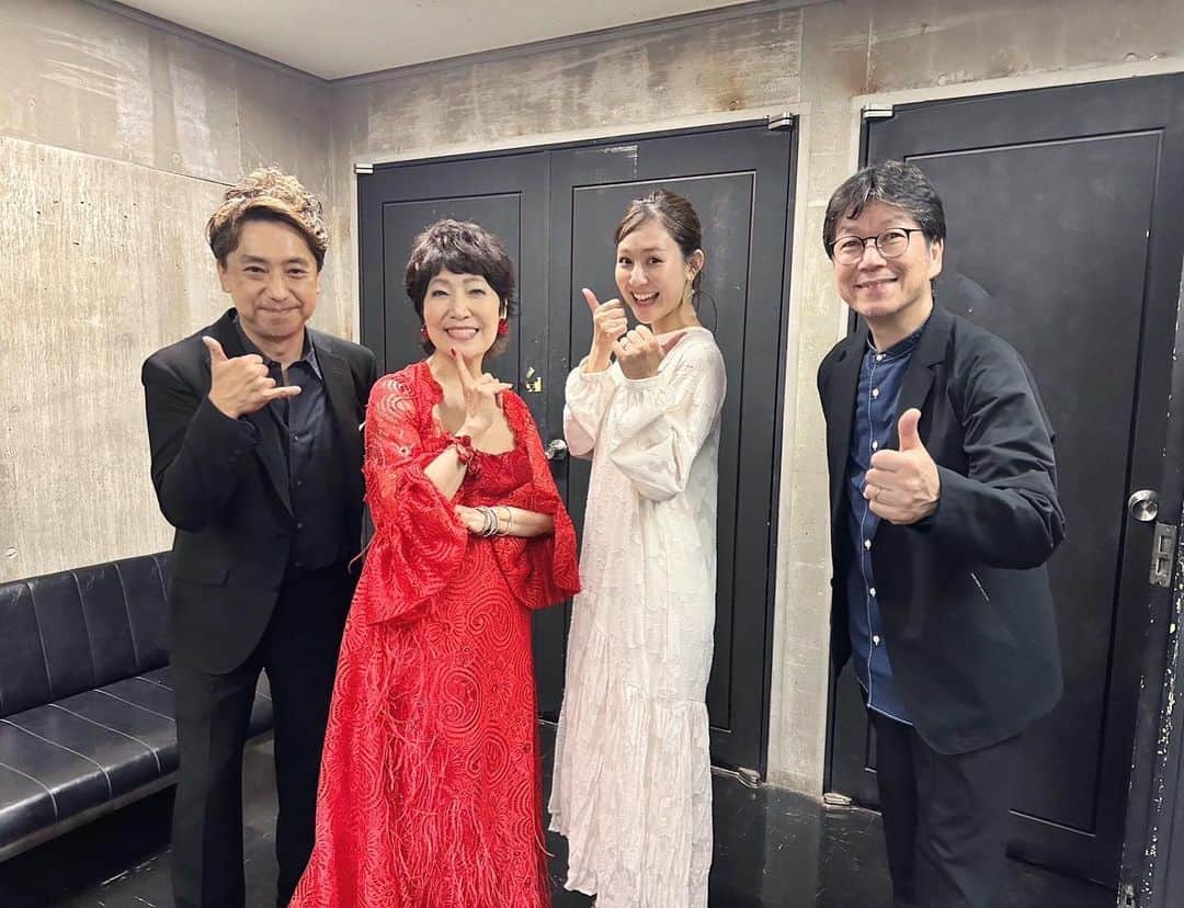 かーなーのインスタグラム：「． ． 昨夜は森山良子アコースティックコンサート in NAGO コラボゲストとして出演させていただきました🎧 ⁡ 以前、ラジオの収録の際に三線サポートとして 呼んでいただいたこともあり、 一緒に演奏するのは今回２度目🤍 ⁡ 三線のみの参加と思いきや、 3曲も一緒に歌わせていただき ユニゾンで歌ったり、ハモり合ったり… ⁡ 幼いころ、はじめて習った曲も、 人前で披露した曲も「涙そうそう」 昔のわたしに見せてあげたい 夢のような貴重な経験をさせていただきました🙇！ ⁡ またご一緒できるように益々がんばるぞ〜❤️❤️ ⁡」