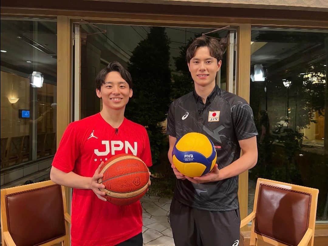 フジテレビ「S-PARK週末スポーツニュース」のインスタグラム：「今夜23:15〜のS-PARKは🌞  野球が熱い🔥 高校野球からMLBまで盛りだくさん🤩💥 #大谷翔平 の魅力を語りにあの方が登場⁉️  さらにさらに💁🏻‍♀️ 💡ファンの皆さん必見💡 #髙橋藍 🏐×#河村勇輝 🏀の 同世代コンビがスペシャル対談🥳👏🏻」