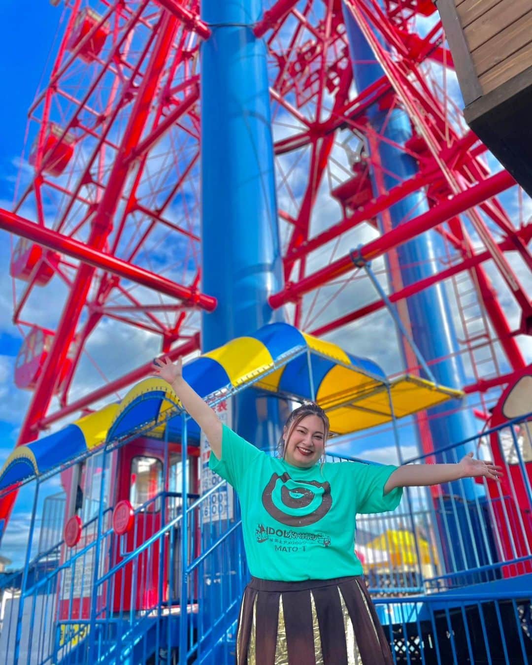 大橋ミチ子のインスタグラム：「3日間❣️ 福島県！そして岩手県と、お仕事で行ってきました🥰✨✨✨❤️  福島県も岩手県も 沢山の方が会いにきてくださって、 嬉しすぎた...🥲🙏✨❤️  普段中々会えなくても 地方にこんなに応援してくださる方がいるんだと 本当に嬉しくて嬉しくて 幸せです🥲🙏✨  そして、いつも会いにきてくれるみんなも 遠征して、今回も会いにきてくれて本当にありがとう😍✨❣️ 最高だったよね！！！！？？  LIVEもして、チェキも撮って 美味しいご飯も食べて 観覧車も乗ったりして  3日間(LIVEは2日間だけど) ほんとに幸せすぎた、、、、、  楽しいと思える仕事ができるって 本当に幸せだよねって 帰りの新幹線の中でも えりぴよと語ってます🥲  いつも応援ありがとう🥰❤️ みんなのおかげだよー！！！！  だいすき🥺✨✨❤️  また東北いきます🥳✨☀️  #東北　#福島県　#岩手県」