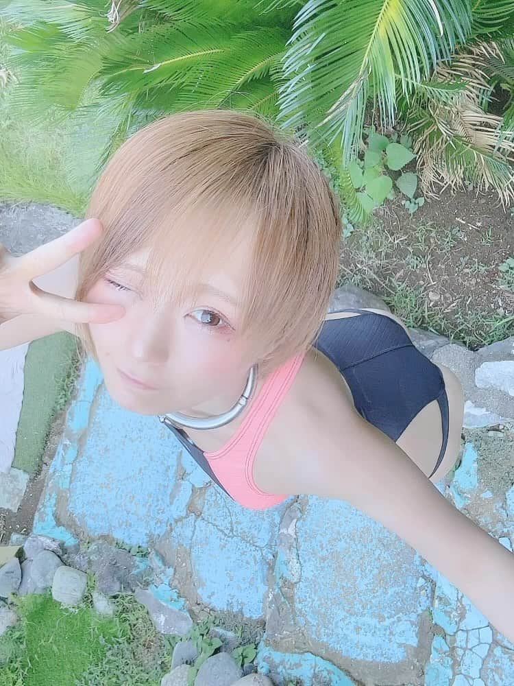 ましろ碧乃のインスタグラム：「普通の競泳水着だと思ったら...！？♡  (Twitterにも上げたけどお気に入りだからこっちにも上げるっ🥺)」