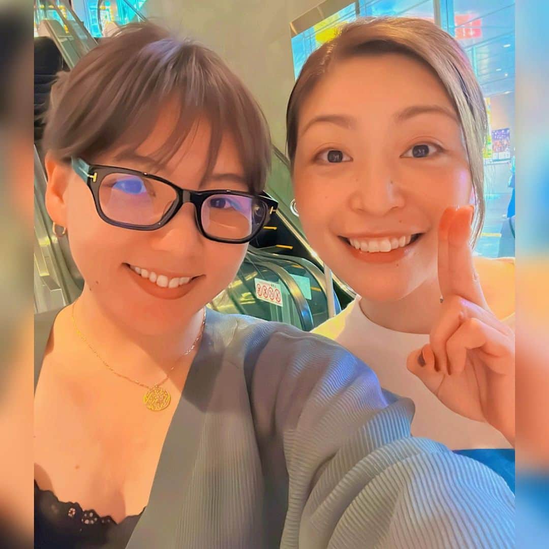 のインスタグラム：「ちょっと前になりますが♡ ドラマ『褒める人褒められる人』でご一緒しまして 年齢も近く、撮影現場でお話ししていてゆっくり話したいなんていう事でランチしました！ 内田慈さん♡ めちゃくちゃかっこいい素敵な方です💓 なんか、これまでのお互いのお仕事の事色々お話しして、 力強くて、優しくて タイ料理が体に染みて、その後のクリームソーダで若い頃を思い出しました笑♡ 同世代♡うれしい」