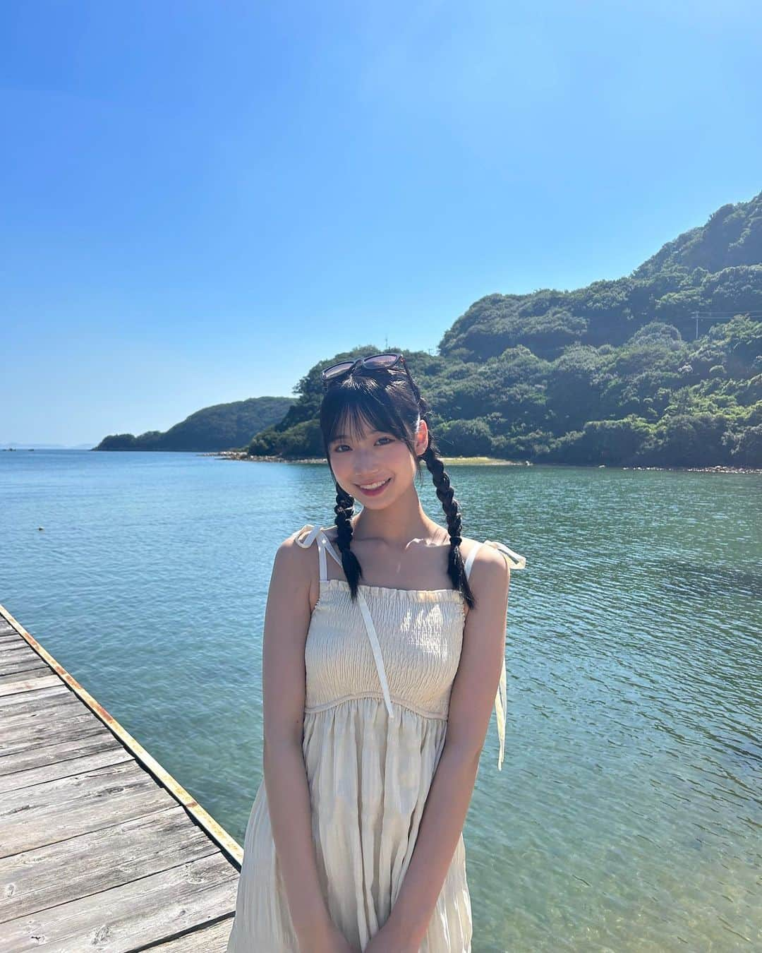 百田汐里さんのインスタグラム写真 - (百田汐里Instagram)「夏大好きなんだ︎☺︎🍧🌺 みんな暑いから熱中症気をつけてね🥺 ． ．  #ファッション  #サングラス  #自撮り  #ファッションコーデ  #instagram  #instagramers  #セルカ  #今日好き  #フーコック島編  #黒髪ロング  #fashion  #ホワイトコーデ  #like  #三つ編み  #sea  #海  #summer」8月13日 20時03分 - shi._.o19