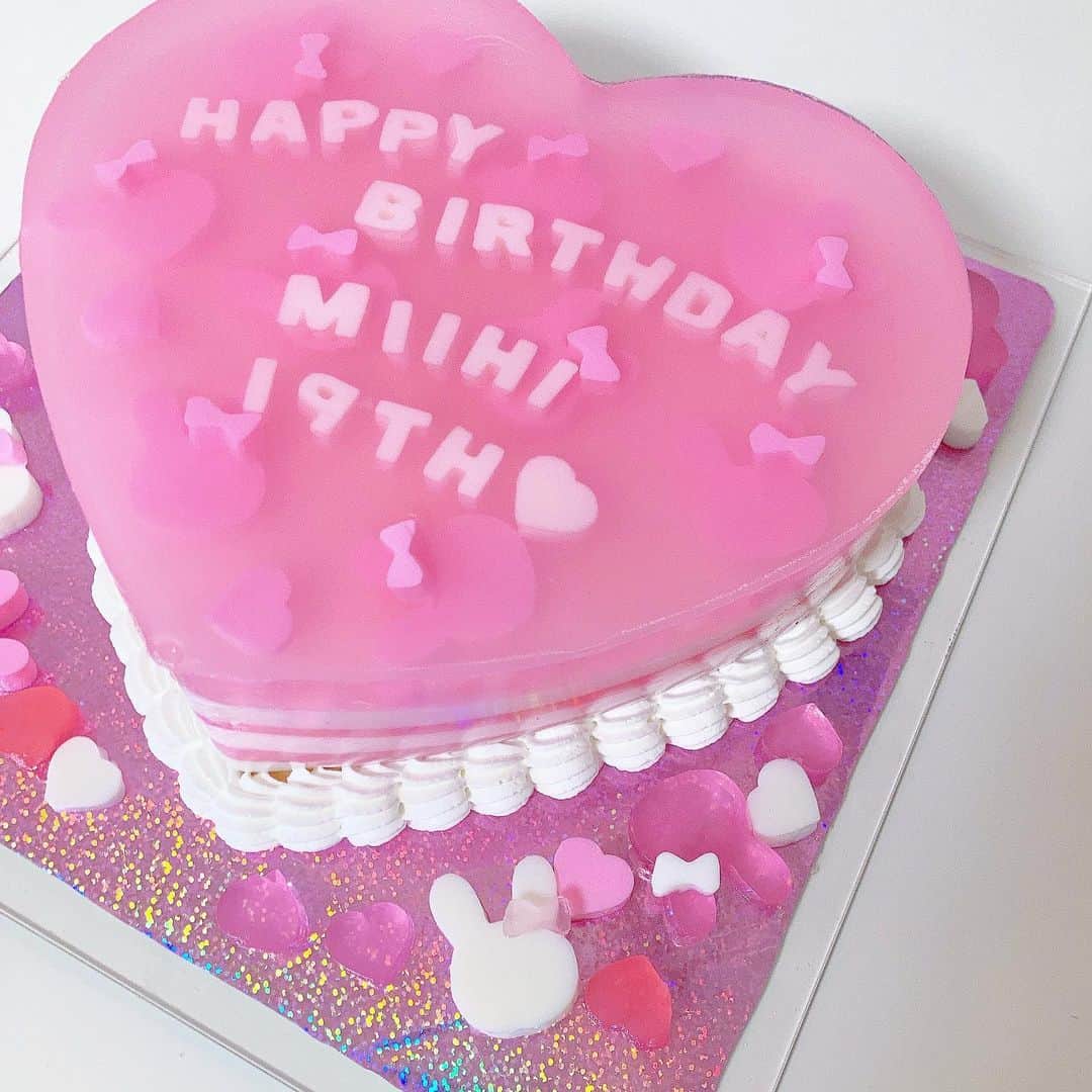 ai okadaのインスタグラム：「ナツだし jelly cake ✨in 🐰🎀  #happymiihiday」