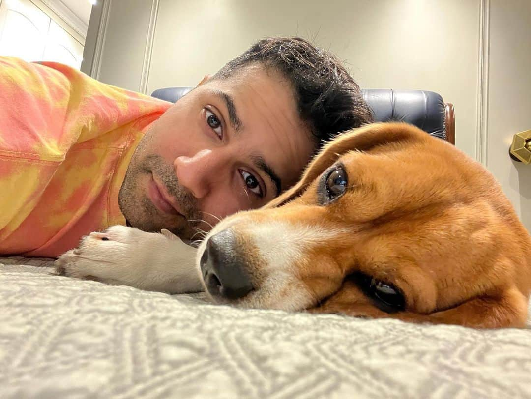 Varun Dhawanのインスタグラム：「Sundayzzz  #loveislove」