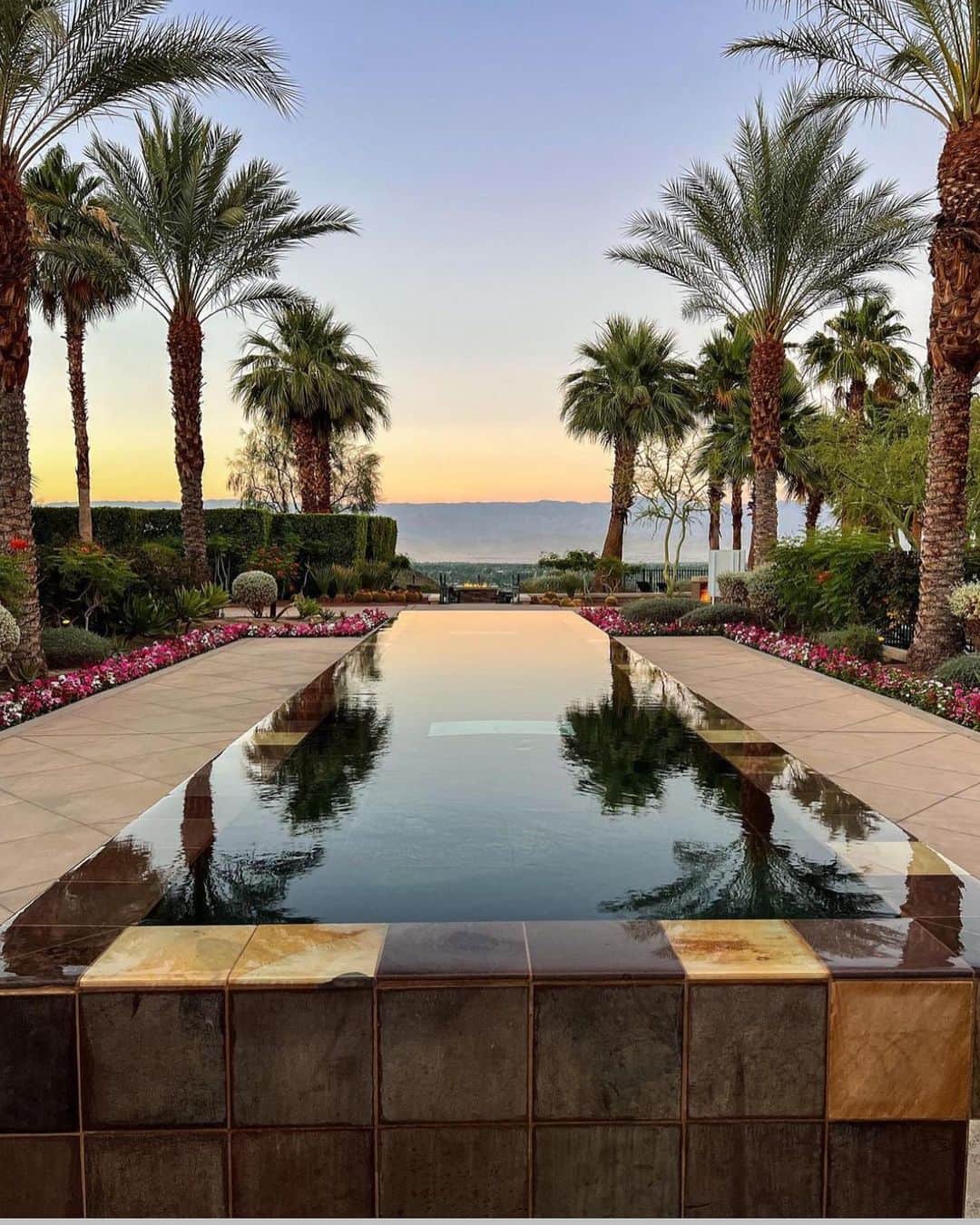 GENKINGさんのインスタグラム写真 - (GENKINGInstagram)「The hotel exceeded my expectations🏜️ I cannot adequately express how much I appreciated the service at your hotel🏨🌴 I highly recommend you visit these spots if you get the chance💕 Thx @ritzcarltonranchomirage   ロケーションもスタッフも素晴らしいので、Palmでホテル選びに迷ったら候補の1つにしてみてね🏨🥰💕  #ritzcarltonranchomirage  #ranchomirage  #palmsprings」8月13日 20時21分 - _genking_