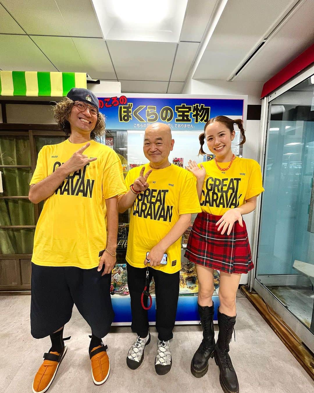 ZEN-LA-ROCKのインスタグラム：「池袋『グレートキャラバン23』で阪田マリンさんと高橋名人‼️を囲んで🍉😳 2週に渡り最&高でしたっっっ . . . #高橋名人 #16連打 #阪田マリン #zenlarock #謎の店」