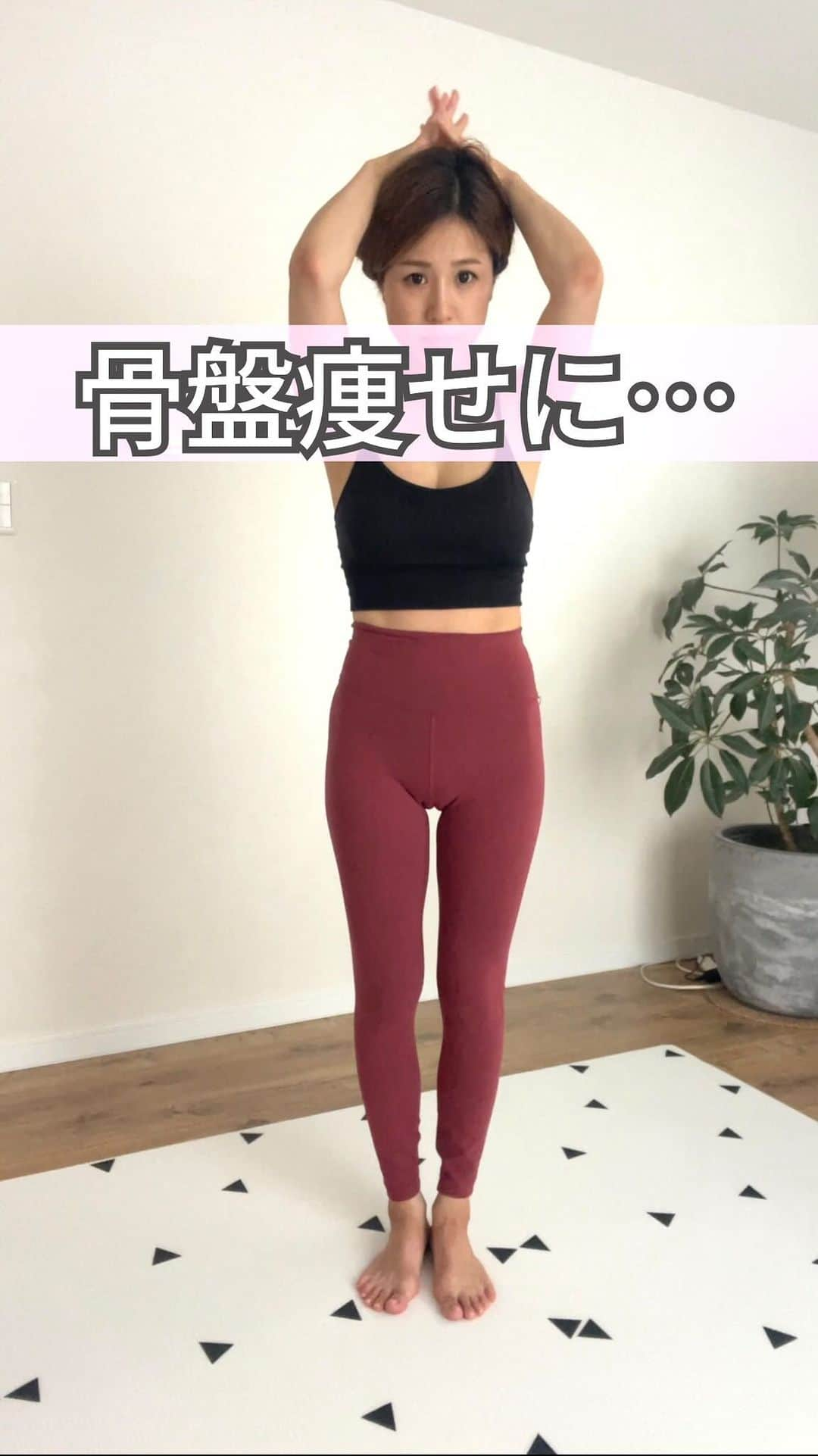 岡本果奈美のインスタグラム：「こういう、ながら運動が大事だよね😂🩷 ⁡ ⁡ ⁡ #産後トレーニングヨガ #骨盤底筋トレーニング  #産後ダイエット #産後8ヶ月 #産後ダイエット成功  ⁡ ＿＿＿＿＿＿＿＿＿＿＿＿ ⁡ ⁡ 2023年はじまりました🧡 ⁡ ⁡ ⁡ 詳しくはトップページのリンクへ @kanamiokamoto ⁡ ⁡ 《ベビトレヨガ講座》　 産後のケア×0〜3歳の身体作りと脳トレ ▶︎10月5日〜オンライン ⁡ 《子どもヨガインストラクター講座》 子どもの姿勢メソッドをベースとした 親子ヨガ・キッズヨガ ▶︎2023年9月末〜 ⁡ 《産後トレーニングヨガ講座》 目指せ！産後の身体のトレーナー ▶︎8月末〜 ⁡ 《乳幼児脳トレ講座》 ▶︎10月〜 ⁡ ⁡ 詳しくはトップページのリンクより @kanamiokamoto ⁡ …………………………………… #おうちヨガ #産後ピラティス #生後8ヶ月 #骨盤底筋 #産後骨盤矯正 #第二子出産 #出産レポ #産後ヨガ」