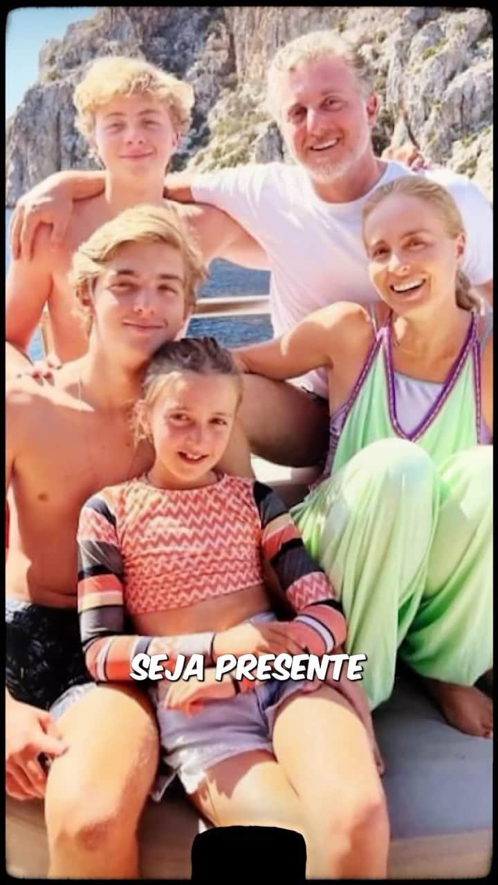 アンジェリカのインスタグラム：「Feliz dia dos pais meu amor, nós te amamos demaiss ❤️❤️」