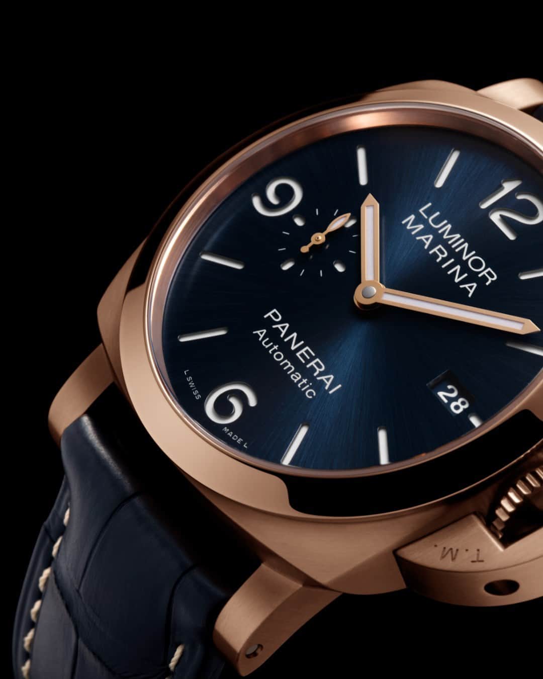 のインスタグラム：「In addition to its ground-breaking Goldtech™️ case, the Luminor Marina Goldtech™ #PAM1112 boasts a blue sun-brushed sandwich dial enhanced by Super-Luminova.  Link in Bio.  #Panerai #PaneraiLuminor #PaneraiWatch #LuminorMarina」