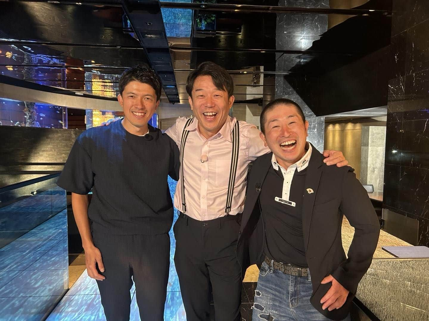 林伸伍さんのインスタグラム写真 - (林伸伍Instagram)「グリーンチャンネル「BAR ヒデ to KEIBA」 初回明日23時放送です！ ヒデさんのおかげで楽しく収録できました！ ぜひご覧下さい😁  #右の人が1番芸人ぽい」8月13日 20時33分 - hayashingo0125