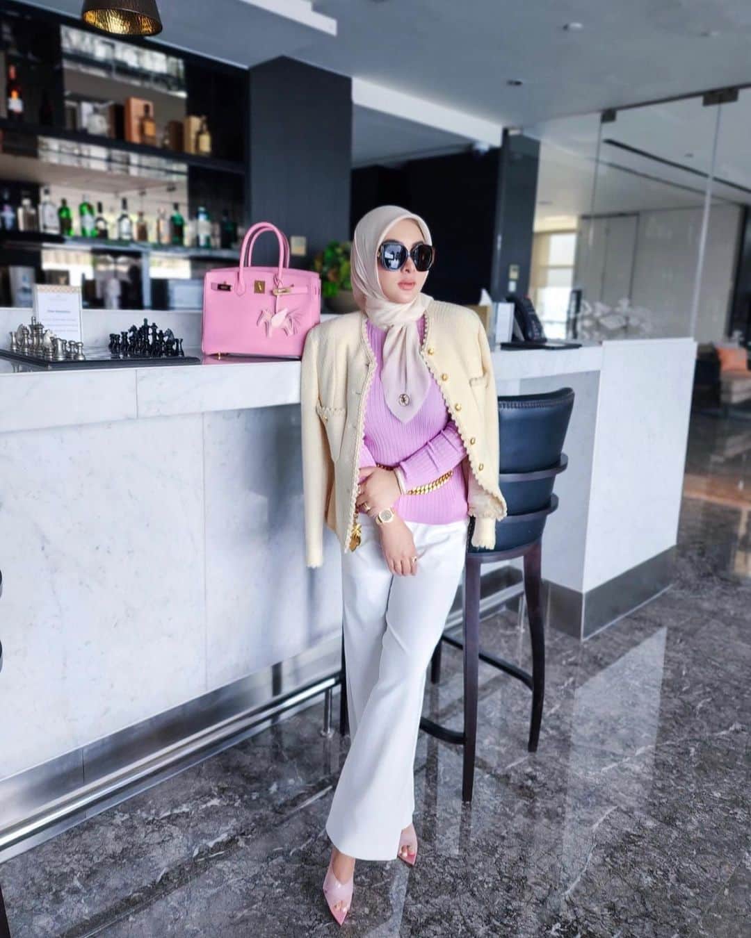 Syahriniのインスタグラム：「•  ~ Semalam Di Jakarta Bersama Keluarga Tercinta ~  _____________________ ~𝓢𝓨𝓡~ _____________________  #PrincesSyahrini #Jakarta_August2023」