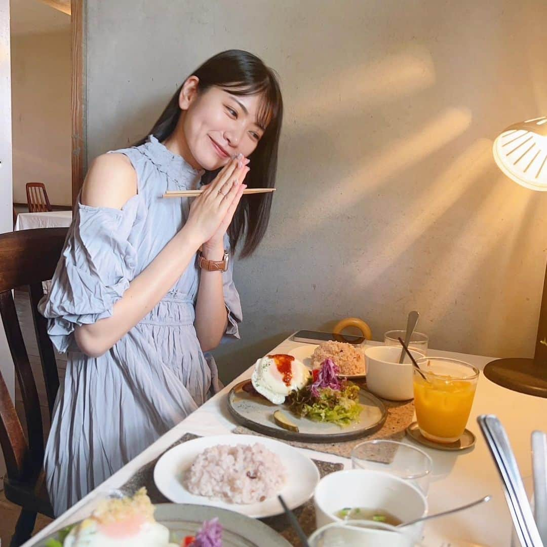 小林亜実さんのインスタグラム写真 - (小林亜実Instagram)「. 地元の友達とランチしたとき🍚 みんなママだから限られた時間でしか会えないけど、それでも会おうって言ってくれるの嬉しいし本当に素の自分でいられる時間🫧 いつも写真撮ってくれて感謝🫶 . . . . #愛知カフェ #岡崎カフェ #東三河カフェ #ハンバーグランチ #casitaのよこ #友達とご飯」8月13日 21時01分 - koami112