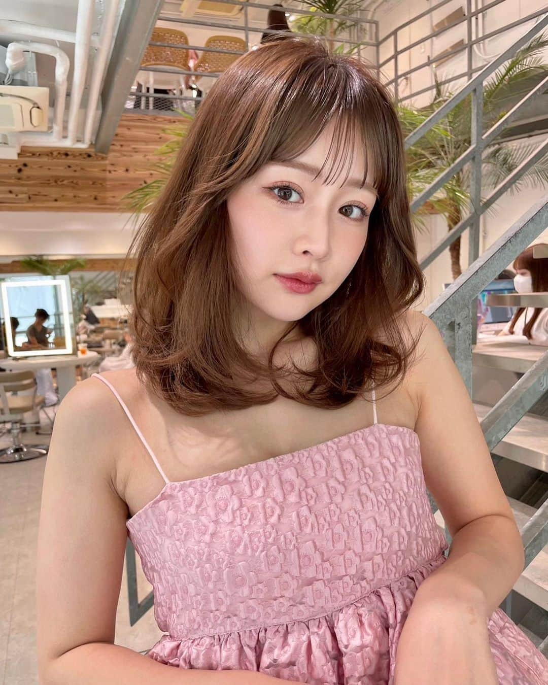 森下愛里沙(もりしたありさ) さんのインスタグラム写真 - (森下愛里沙(もりしたありさ) Instagram)「ㅤㅤㅤㅤㅤㅤㅤㅤㅤㅤㅤㅤㅤ ㅤㅤㅤㅤㅤㅤㅤㅤㅤㅤㅤㅤㅤ ㅤㅤㅤㅤㅤㅤㅤㅤㅤㅤㅤㅤㅤ 前髪カットしていただいた時の💇‍♀️ ㅤㅤㅤㅤㅤㅤㅤㅤㅤㅤㅤㅤㅤ だいぶ髪の毛伸びたぁ このまま伸ばすかボブに戻すか、、、 迷っちゃうよねぇ、、、😅😅 ㅤㅤㅤㅤㅤㅤㅤㅤㅤㅤㅤㅤㅤ ㅤㅤㅤㅤㅤㅤㅤㅤㅤㅤㅤㅤㅤㅤㅤㅤㅤㅤㅤㅤㅤㅤㅤㅤㅤㅤ ㅤㅤㅤㅤㅤㅤㅤㅤㅤㅤㅤㅤㅤ しおりさんstyle♡ @shiori__hirayama  ㅤㅤㅤㅤㅤㅤㅤㅤㅤㅤㅤㅤㅤ ㅤㅤㅤㅤㅤㅤㅤㅤㅤㅤㅤㅤㅤ ㅤㅤㅤㅤㅤㅤㅤㅤㅤㅤㅤㅤㅤ ㅤㅤㅤㅤㅤㅤㅤㅤㅤㅤㅤㅤㅤ #shima #美容室 #ヘアスタイル #前髪カット #ボブスタイル #セミロング #艶メイク #サロンスタイル #彼女感 #l4l like4likes #instagood」8月13日 20時53分 - mini.ari