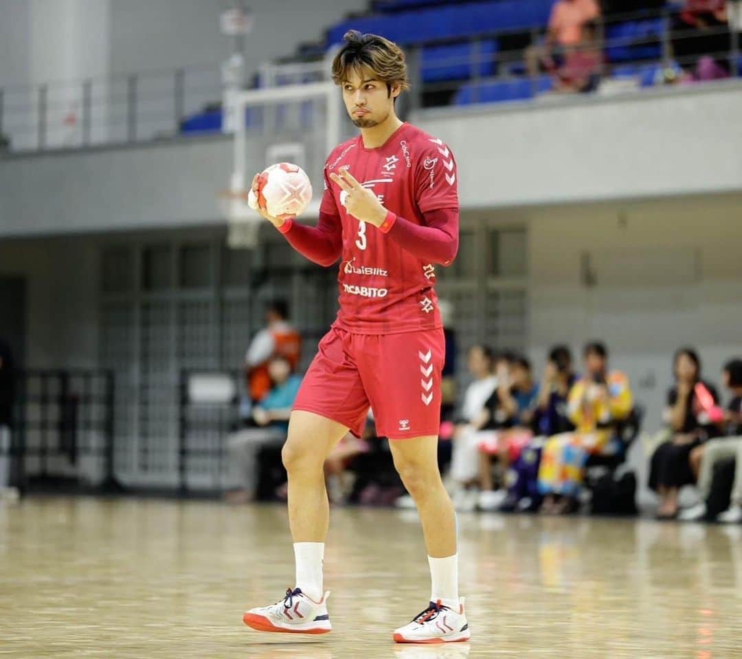 部井久アダム勇樹のインスタグラム：「怒涛の2週間が終わりました キツさ以上に得られた収穫と課題が大きかったと思っています！！  ファンの皆様の応援、存在がとても力になりました！！ありがとうございました😭  少しリフレッシュして元気にハンドボールに戻ります🌻🍉  #zeekstartokyo #ハンドボール #2」