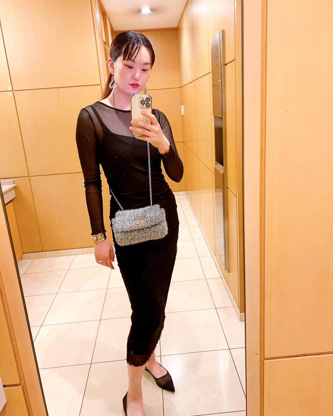 山岡美穂のインスタグラム：「🕊️💍✨🥂 とっても素敵なパーティーへ😌 ありがとうございました💕」