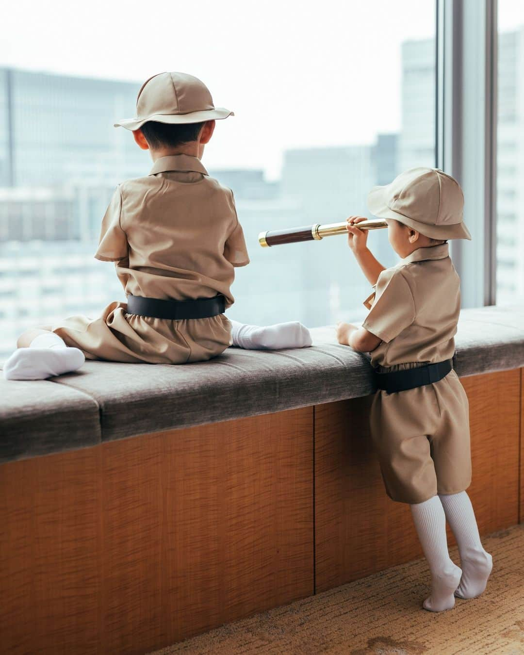 Shangri-La Hotel, Tokyoのインスタグラム：「お盆休み真っ只中。皆様、いかがお過ごしですか？⁣ ⁣ 「トレインビューステイ」プランのご予約は今月末まで。電車が行き交う東京駅を眺めながら、優雅な空間でのんびりとお寛ぎください。⁣ ⁣ ご朝食や特製トレインケーキ、キッズ用スペシャルアメニティが全てセットに。東京駅までのお迎えしお送りする「ミート＆グリート サービス」や、4泊目が無料になる特典もご用意しております。⁣ ⁣ ご家族揃って過ごす思い出に残るご滞在をお楽しみください。⁣ ⁣ Obon holidays are in full swing.⁣ ⁣ "Train View Experience" stay package is available until the end of August. Delight in a delectable train-shaped cake and curated amenities throughout your stay as you create timeless memories and ignite the limitless imagination of your little ones. ⁣ ⁣ We also offer a "Meet & Greet Service" that picks you up at Tokyo Station and drops you off, with the bonus of every 4th night being complimentary. The family relaxing time in an elegant space awaits here.⁣ ⁣ #shangrilacircle #myshangrila #shangrilahotels #shangrila #shangrilatokyo #tokyotravel #tokyotrip #tokyostation #シャングリラ #シャングリラ東京 #シャングリラサークル #東京駅 #丸の内 #大手町 #お盆」