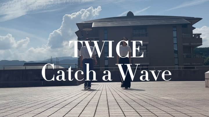 CHISATOのインスタグラム：「💃 ひーちゃんと暑い中元気に踊ってきた〜😂🔥 1個目が ♪.Catch a Wave / @jypetwice_japan @twicetagram  choreo by Me🙋‍♀️ ひーちゃんがTWICEは新鮮で 踊ってくれて嬉しゅうございました🥰  2個目が ♪.Sweet Rain / Jazztronik choreo by ひーちゃん✨ ひーちゃんの振り付けは踊ってて 気持ち良くてめっちゃ楽しい😊　  @hikaru.11_  踊り終わった後までいつも楽しいよ😂 安定の楽しさをありがとう笑 また踊ろうね〜💃  #dance #punking #choreography #twice #catchawave #jazztronik #sweetrain」