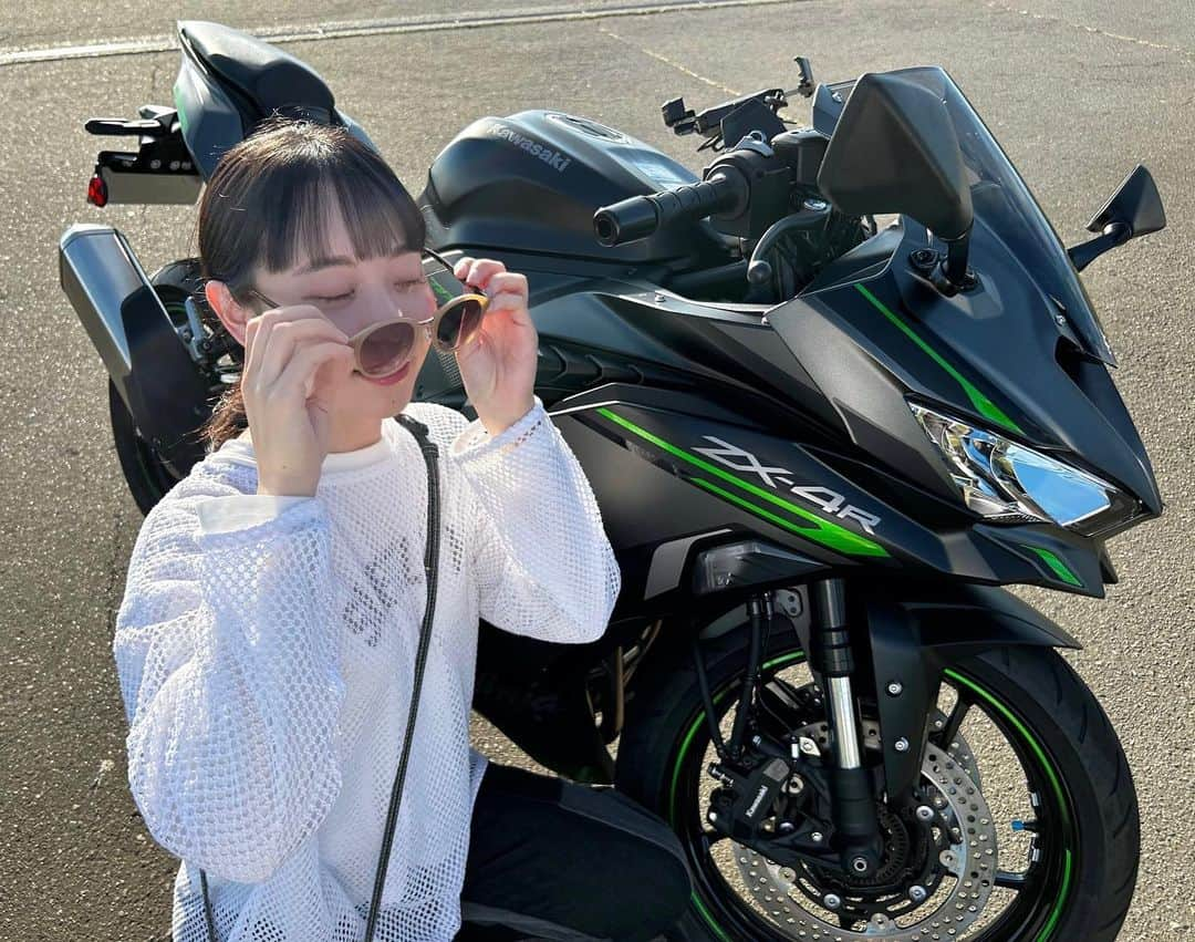 日下怜奈さんのインスタグラム写真 - (日下怜奈Instagram)「. ⁡ ⁡ 弟がNinjaを納車したので慣らし運転に付き合い、 我がもの顔で写真撮ってきました！ ⁡ ⁡ ⁡ ためしに跨ってみましたがつま先立ちでした~ 身長162.8㎝です。 ⁡ ⁡ ⁡ #bike #ninja #zx4r #zx4 #kawasaki #カワサキ #カワサキバイク #バイク #ニンジャ #北海道 #hokaido #ツーリング」8月13日 21時04分 - reina_kusaka