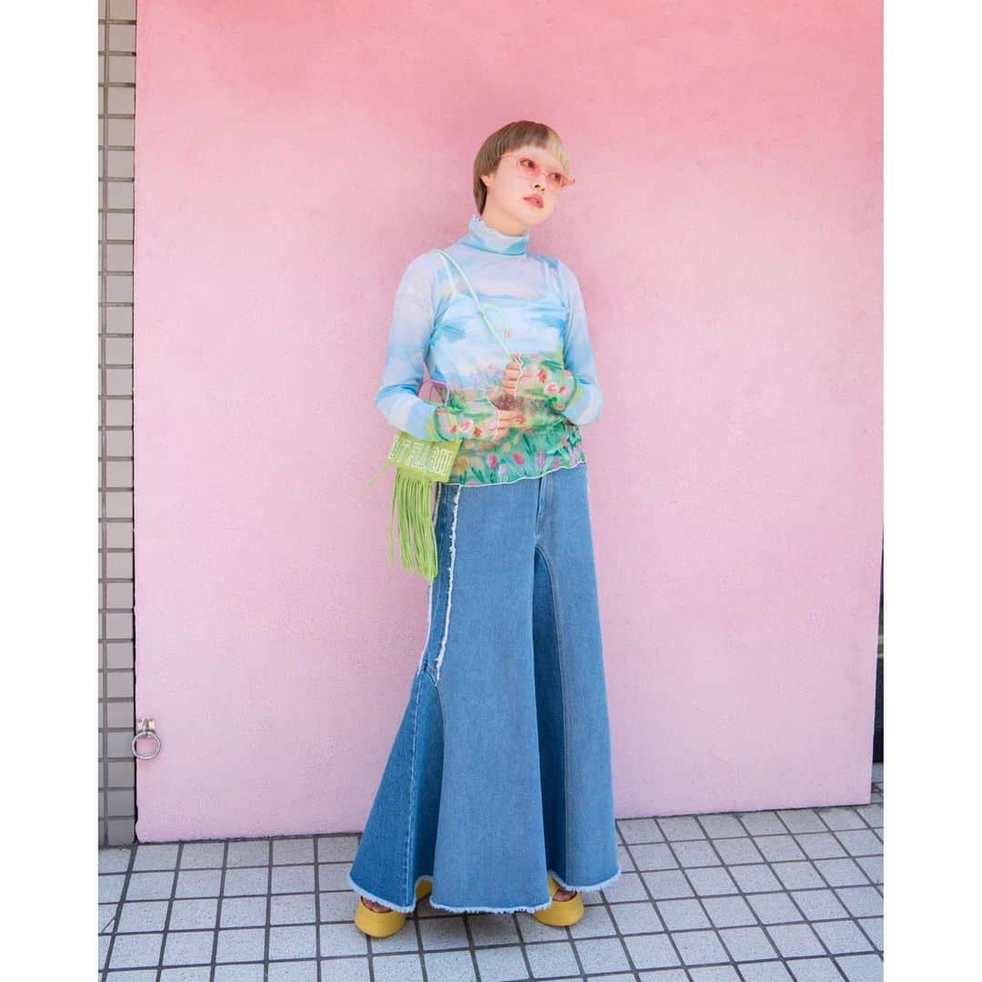 百岡古宵さんのインスタグラム写真 - (百岡古宵Instagram)「for @poppy_tokyo 🌷  photo @erinkaori  hair/make @satake_shi  stylist @makabeee   #アパレルモデル #着用モデル #モデル #model #マッシュショート #ヘアモデル #poppy #ポピー #シースルートップス #夏服 #summerstyle」8月13日 21時16分 - coyozora_